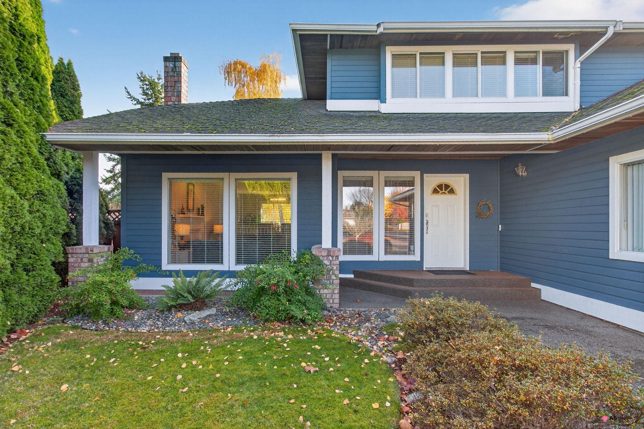 14082 17 Avenue, Surrey, V4A 8K4 — photo 1