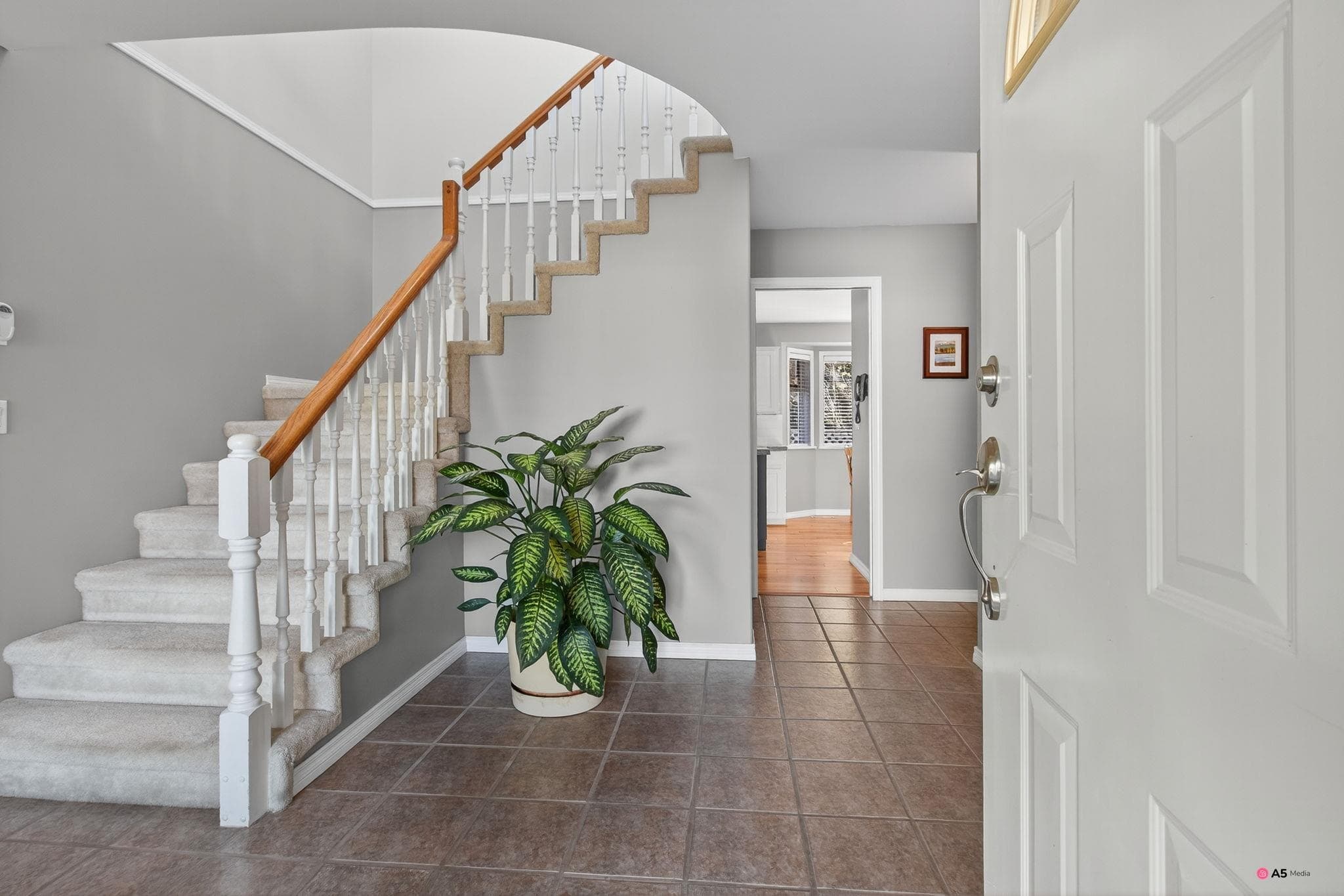 14082 17 Avenue, Surrey, V4A 8K4 — photo 4