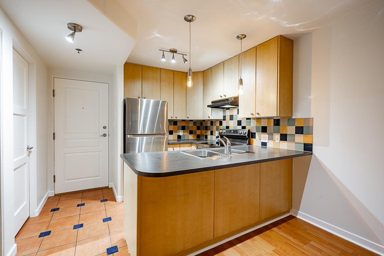 311 - 819 Hamilton Street, Vancouver, V6B 6M2 — photo 1