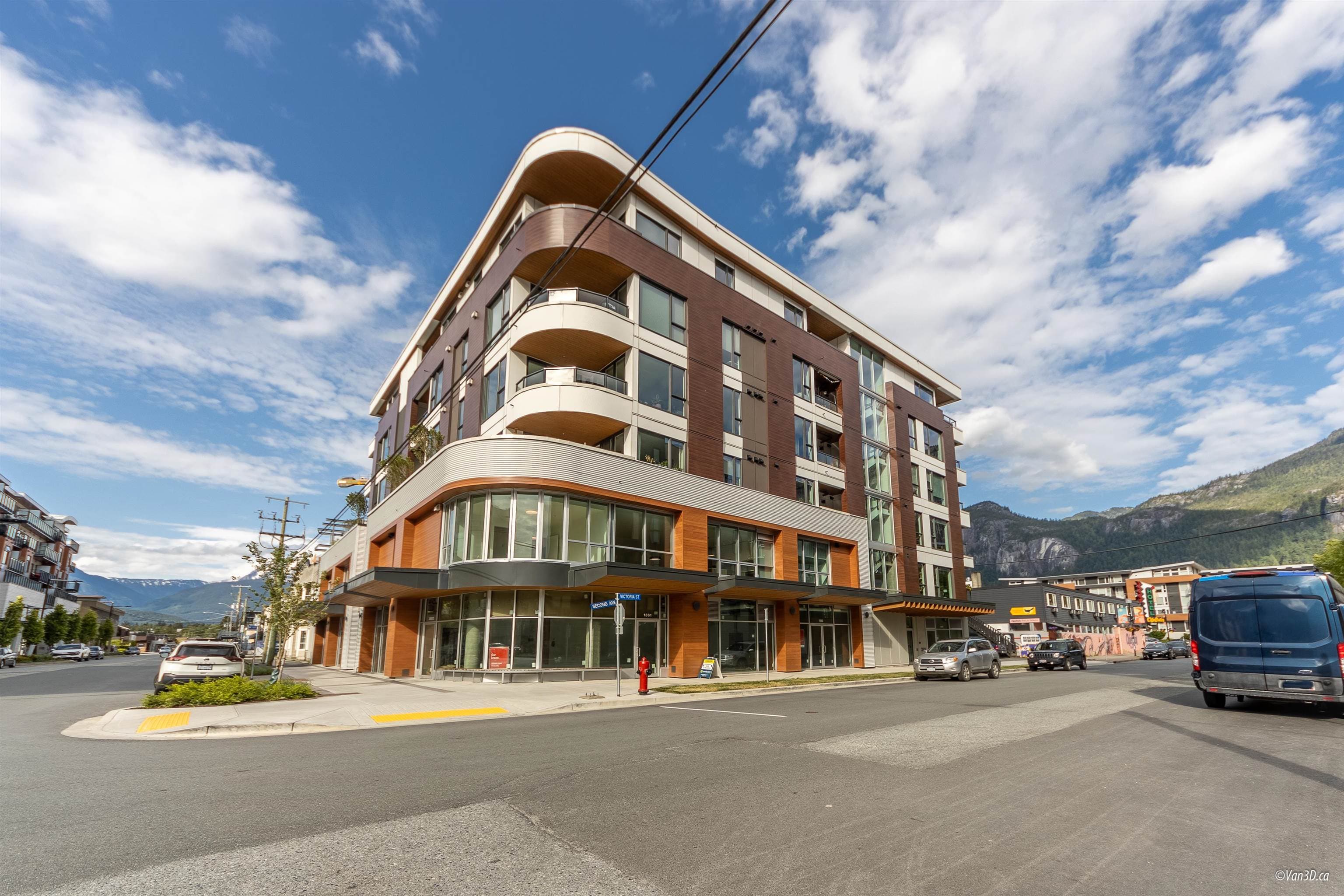 601 - 1365 Victoria Street, Squamish, V8B 0C3 — photo 2