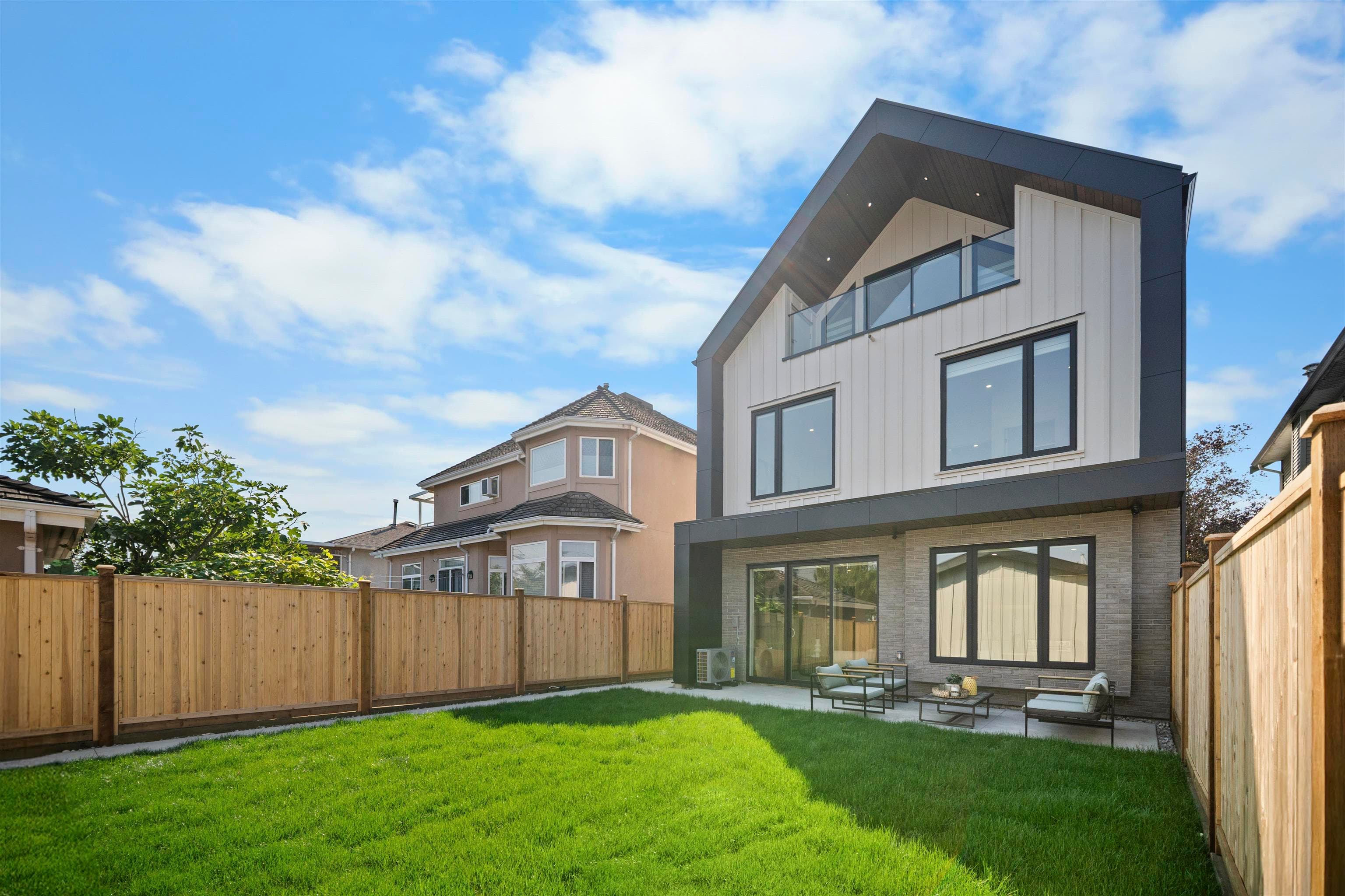 2 - 3563 E 25th Avenue, Vancouver, V5R 1K3 — photo 3