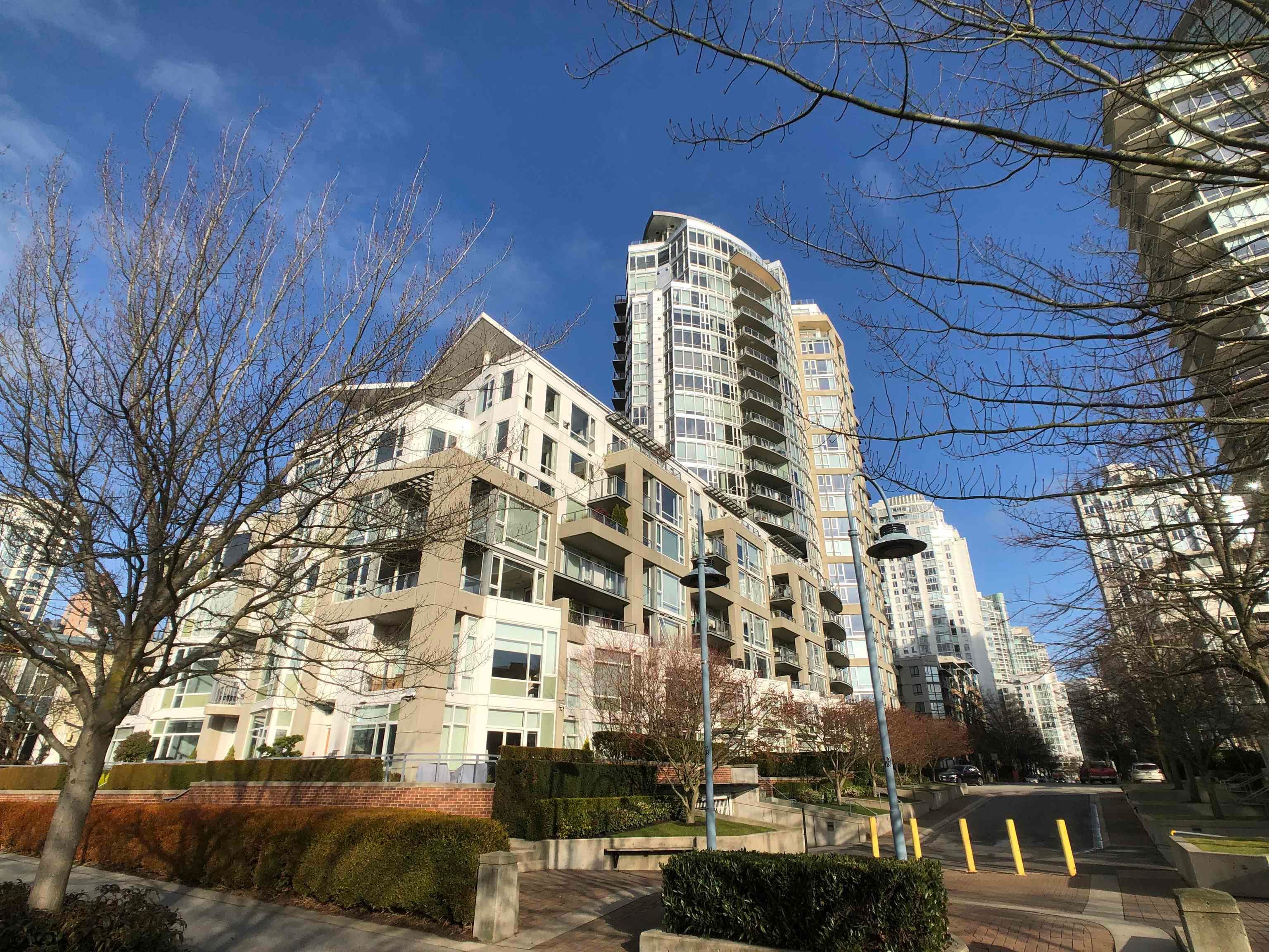 1901 - 1383 Marinaside Crescent, Vancouver, V6Z 2W9 — photo 1
