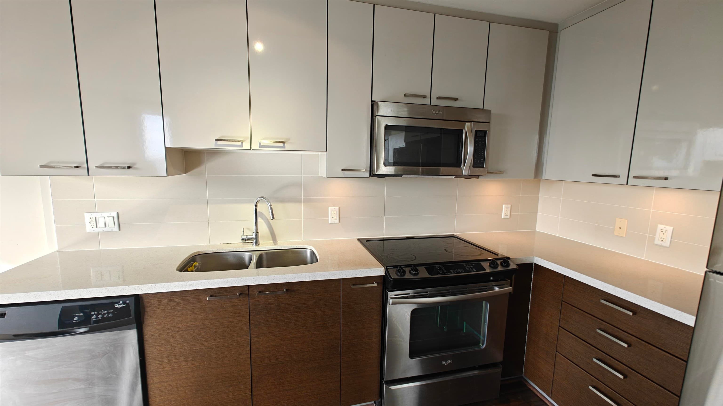 1304 - 258 Sixth Street, New Westminster, V3L 0G6 — photo 3