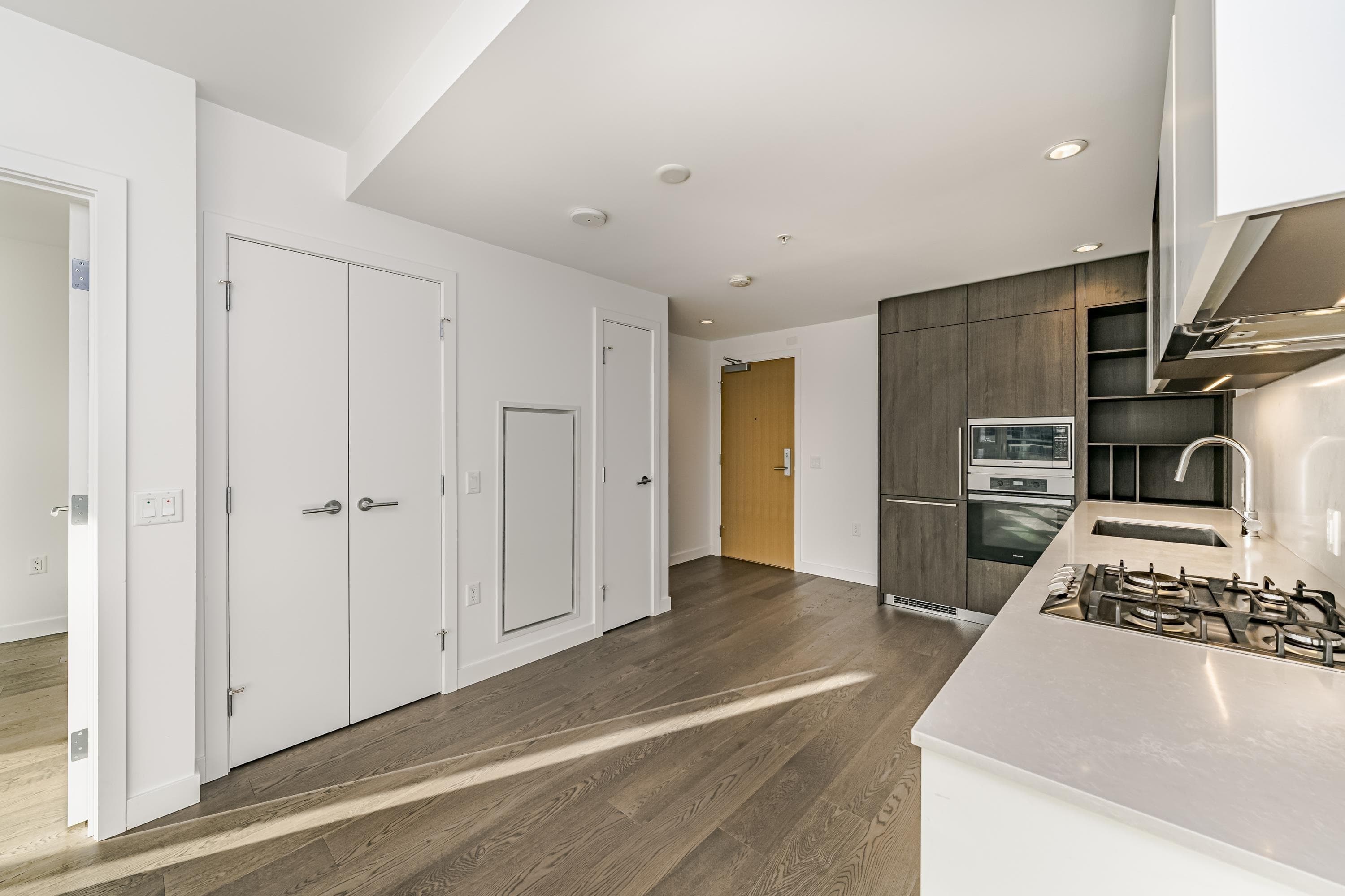 2xxx - 6000 Mckay Avenue, Burnaby, V5H 0K2 — photo 3