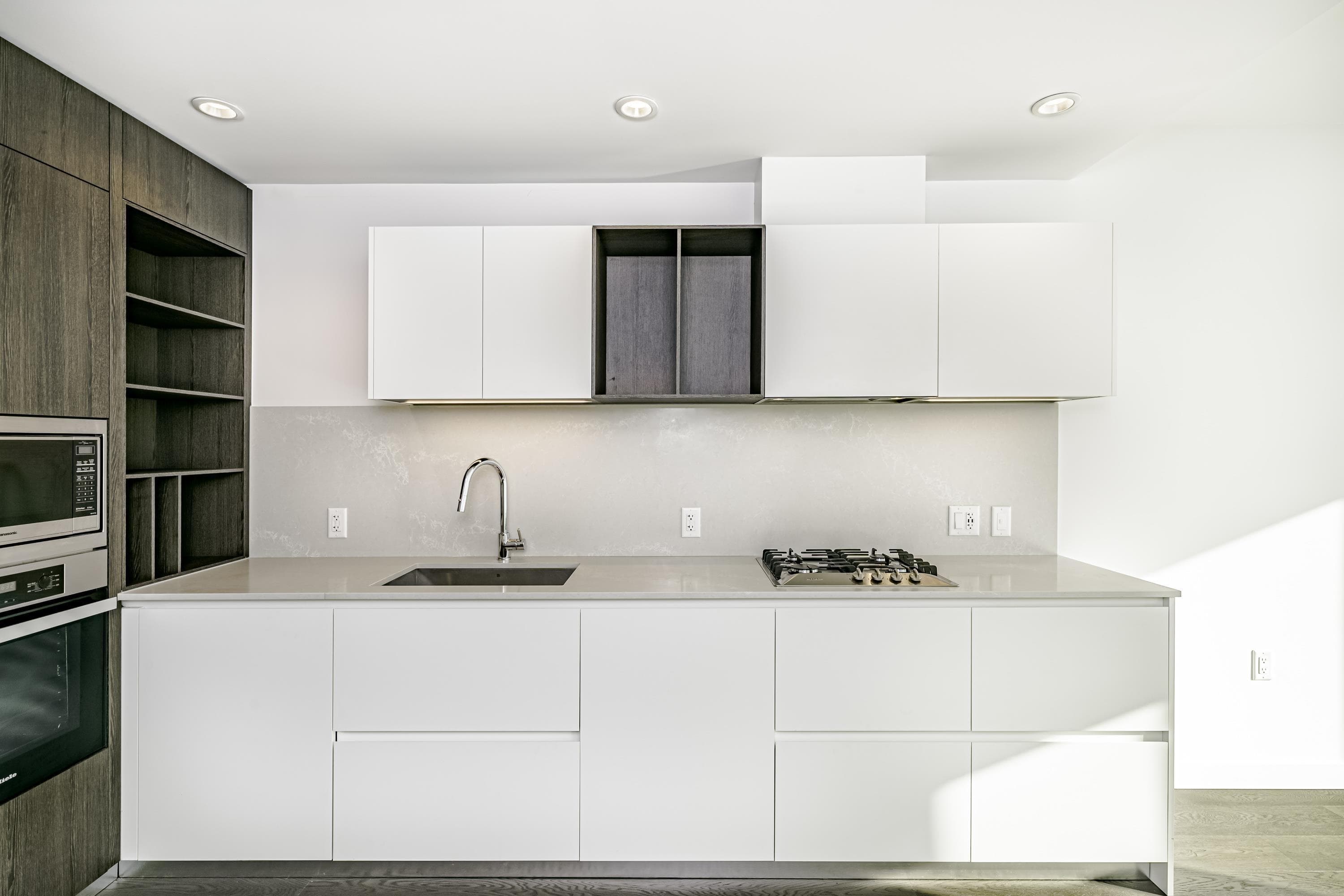 2xxx - 6000 Mckay Avenue, Burnaby, V5H 0K2 — photo 1