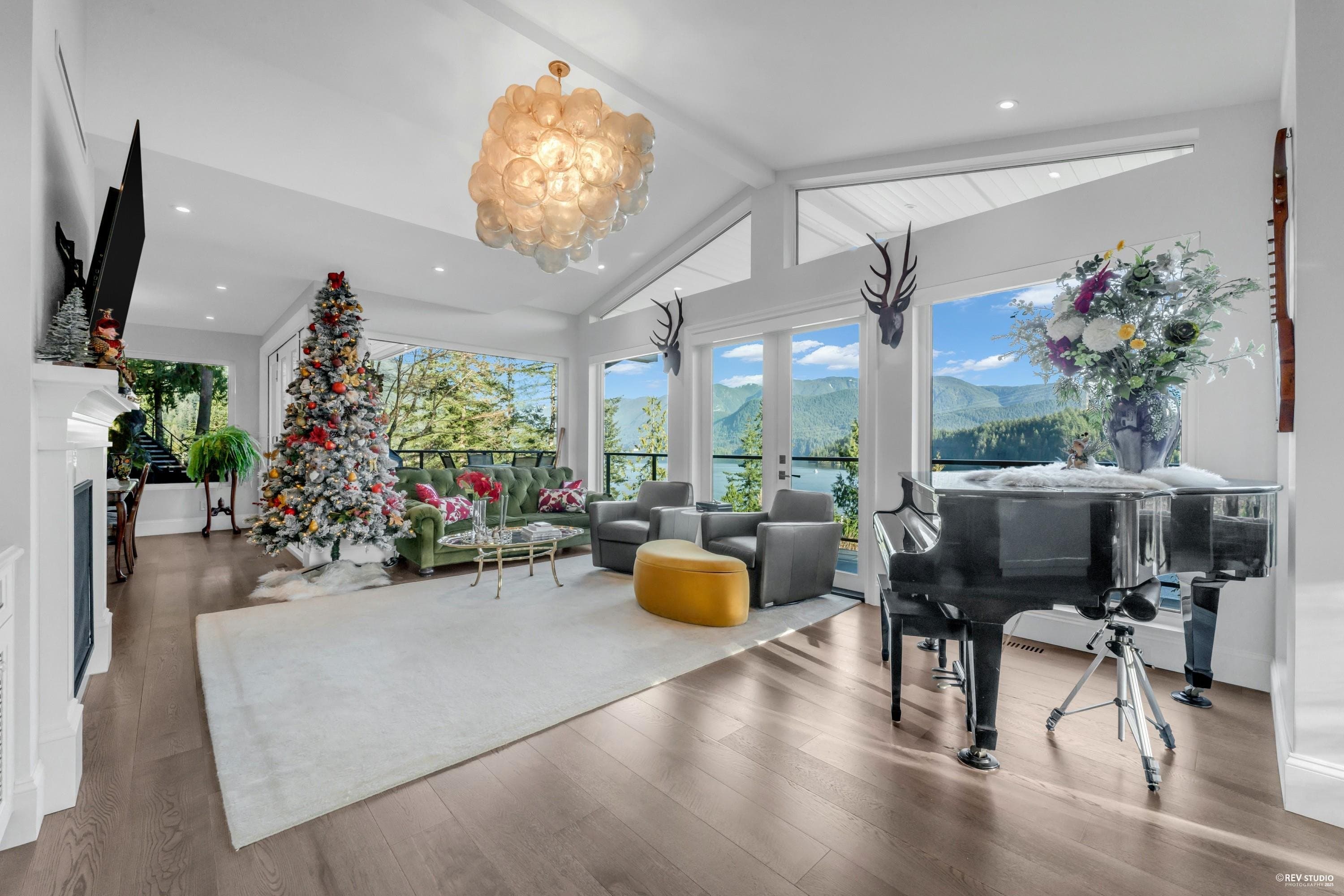 1812 Cardinal Crescent, North Vancouver, V7G 1Y2 — photo 5