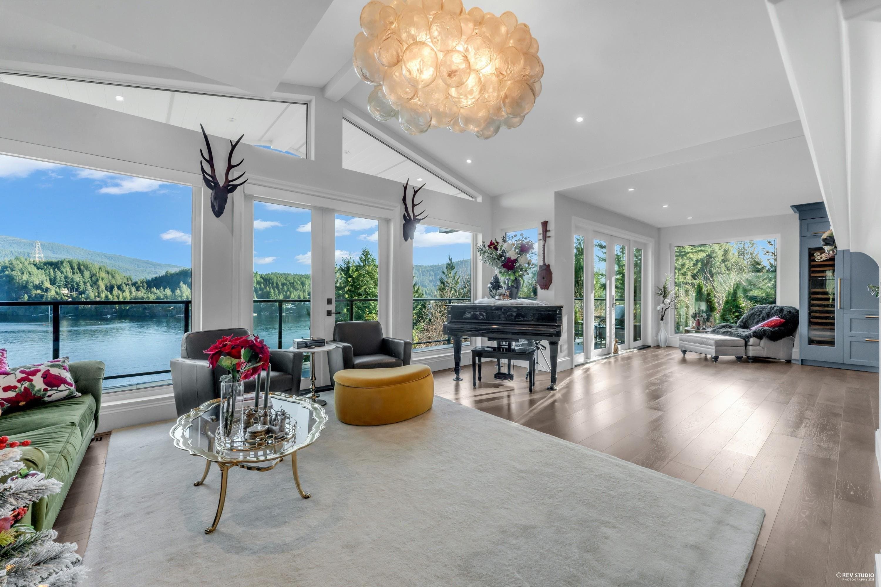 1812 Cardinal Crescent, North Vancouver, V7G 1Y2 — photo 4