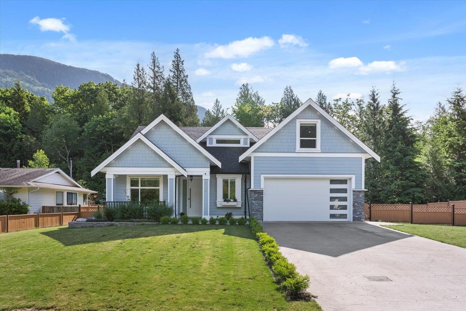835 Myng Crescent, Harrison Hot Springs, V0M 1K0 — photo 1