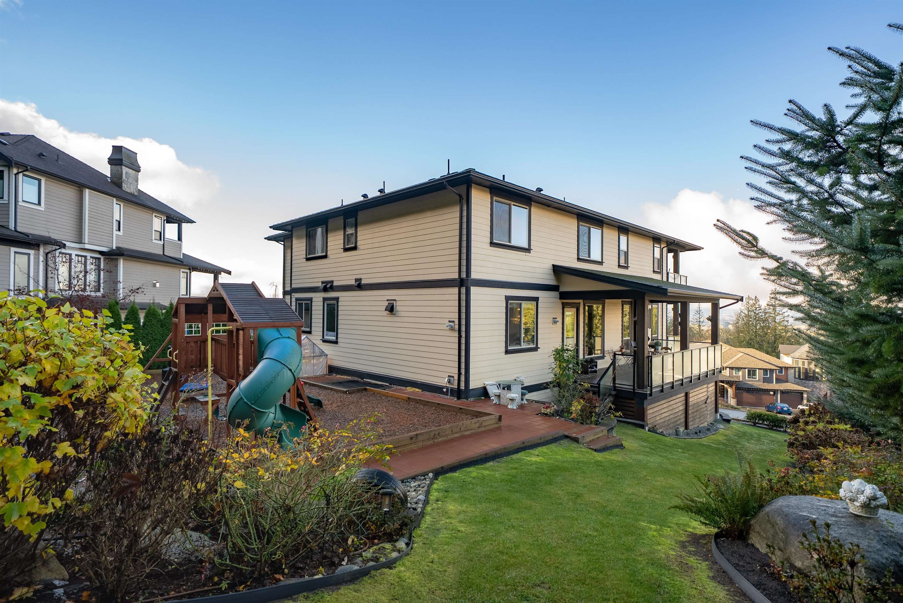 11000 Carmichael Street, Maple Ridge, V2W 0H3 — photo 5