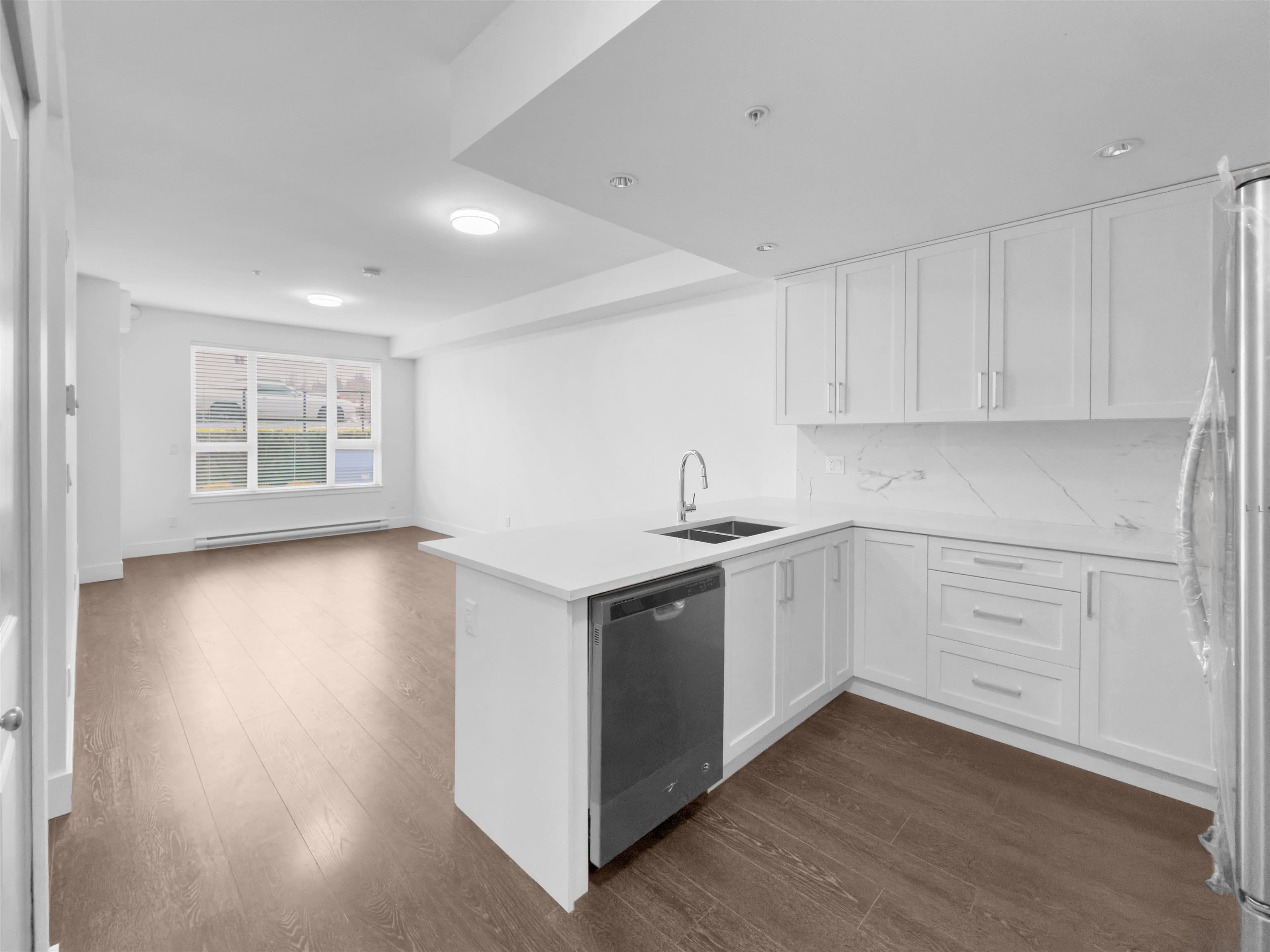 208 - 9983 E Barnston Drive, Surrey, V4N 6T3 — photo 2