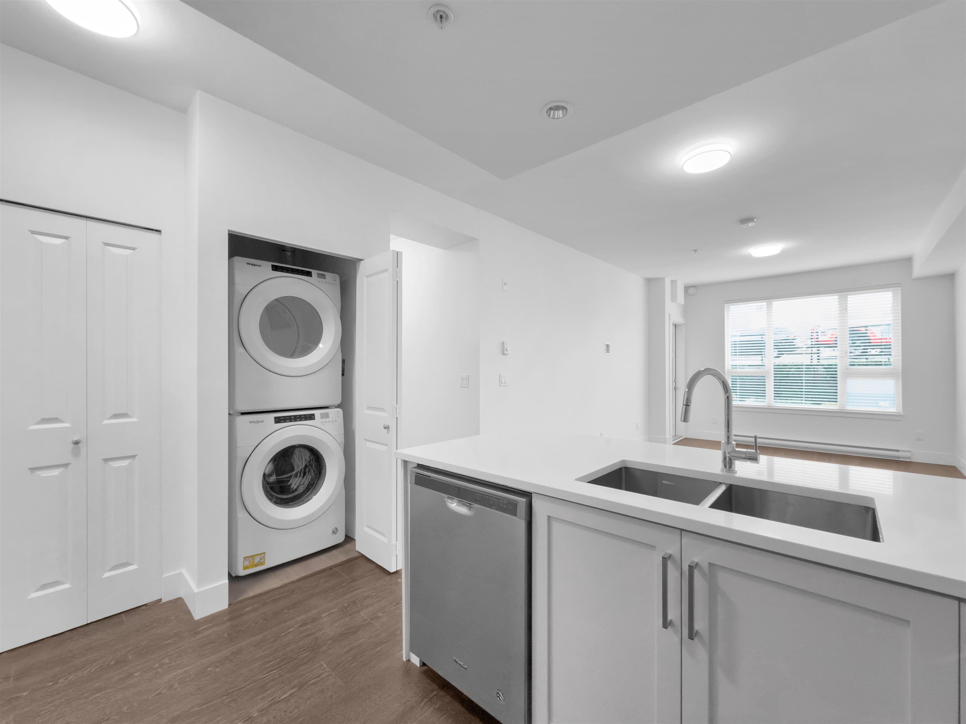 208 - 9983 E Barnston Drive, Surrey, V4N 6T3 — photo 5