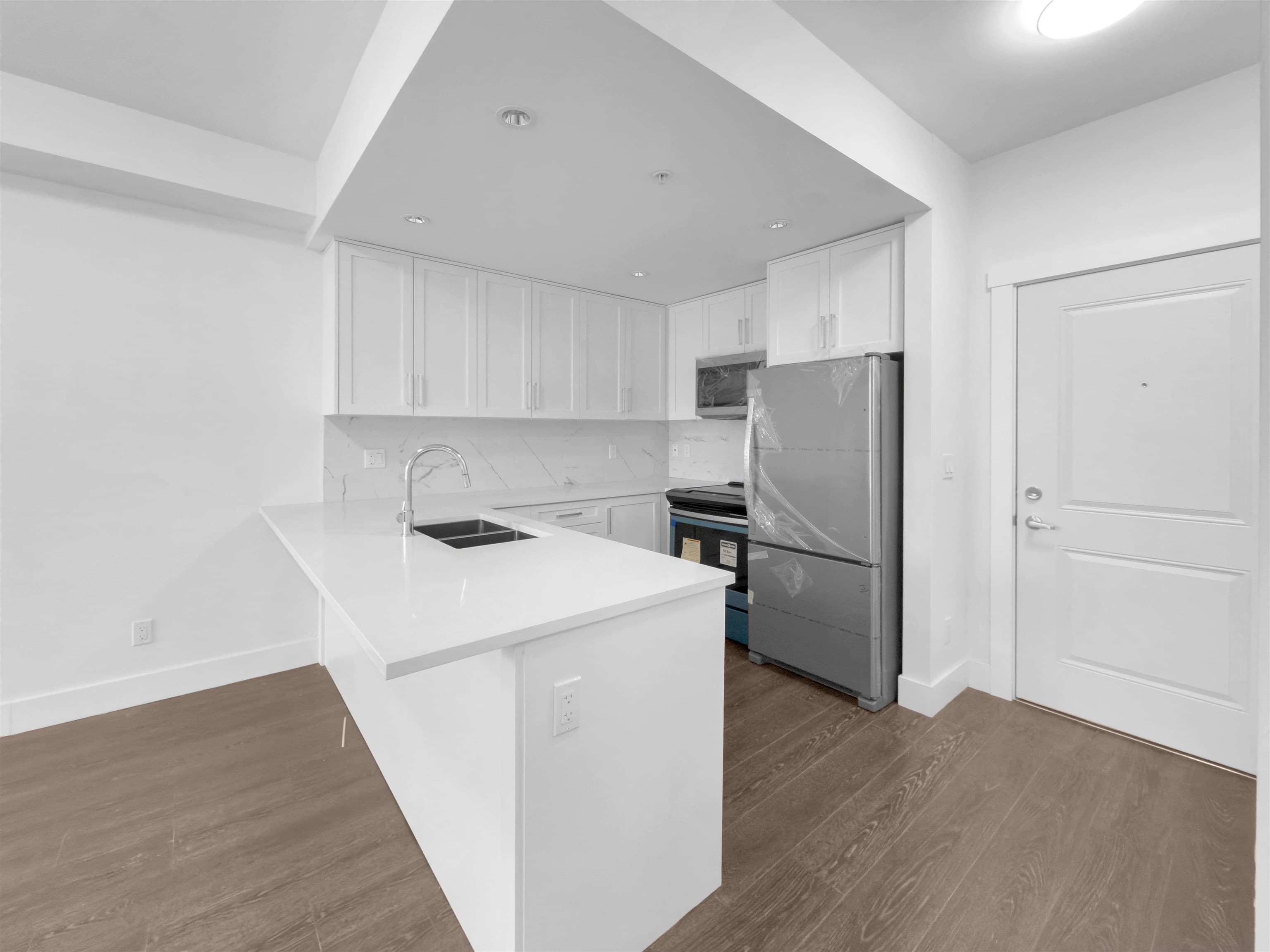 208 - 9983 E Barnston Drive, Surrey, V4N 6T3 — photo 4