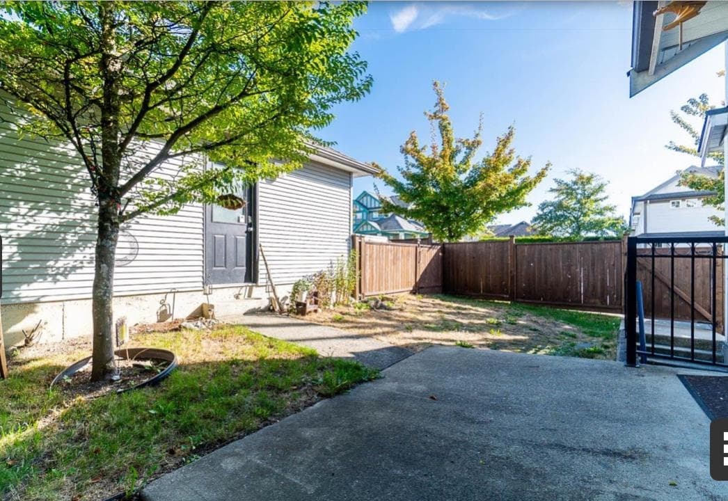 Basement - 690x 190 Street, Surrey, V4N 5P1 — photo 4