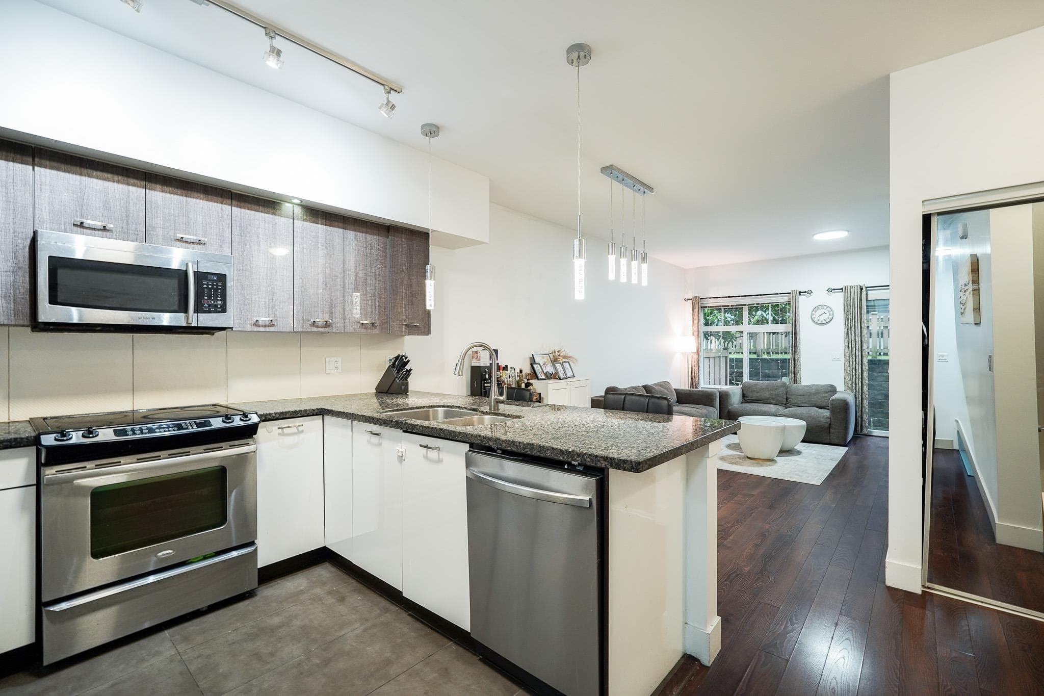 100 - 6299 144 Street, Surrey, V3X 1A2 — photo 5