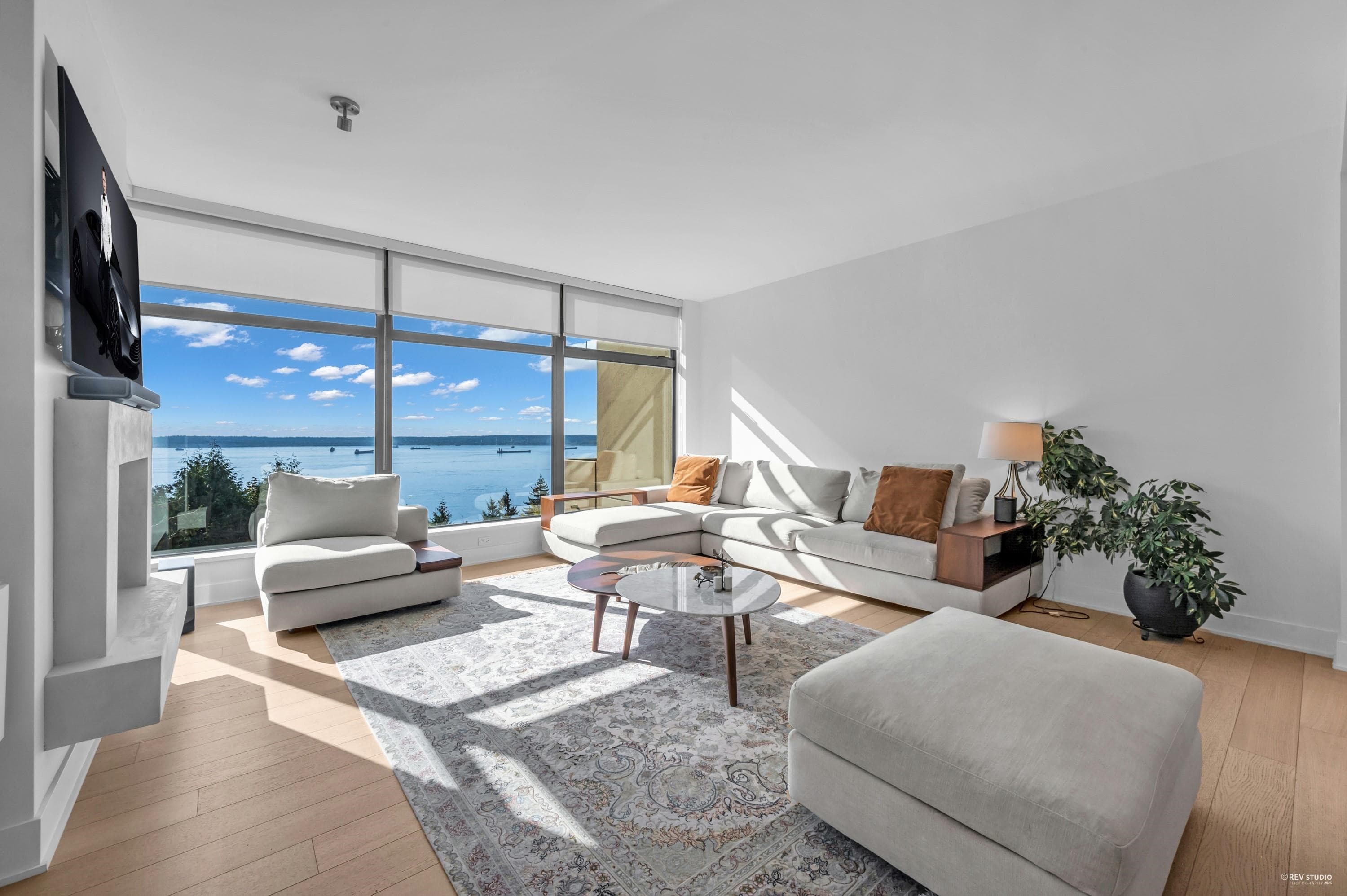 401 - 3315 Cypress Place, West Vancouver, V7S 3J7 — photo 3