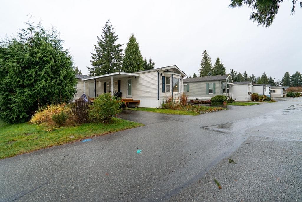 19728 Poplar Place, Pitt Meadows, V3Y 1Z3 — photo 2