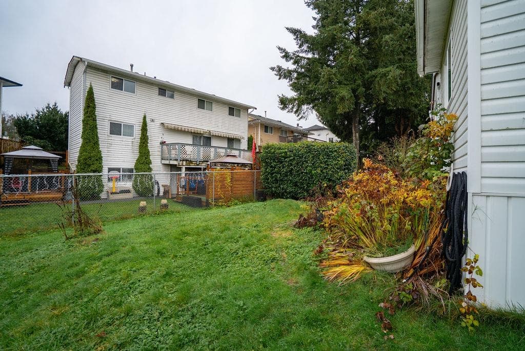 19728 Poplar Place, Pitt Meadows, V3Y 1Z3 — photo 3