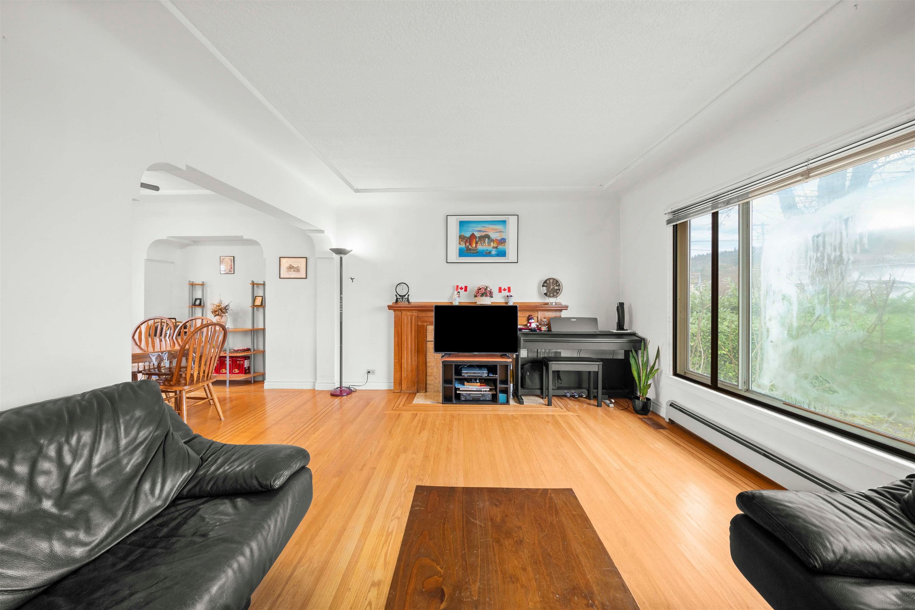 1371 Duthie Avenue, Burnaby, V5A 2R5 — photo 2