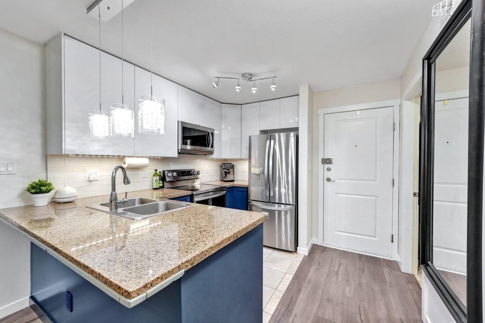 PH6 - 2373 Atkins Avenue, Port Coquitlam, V3C 1Y7 — photo 4
