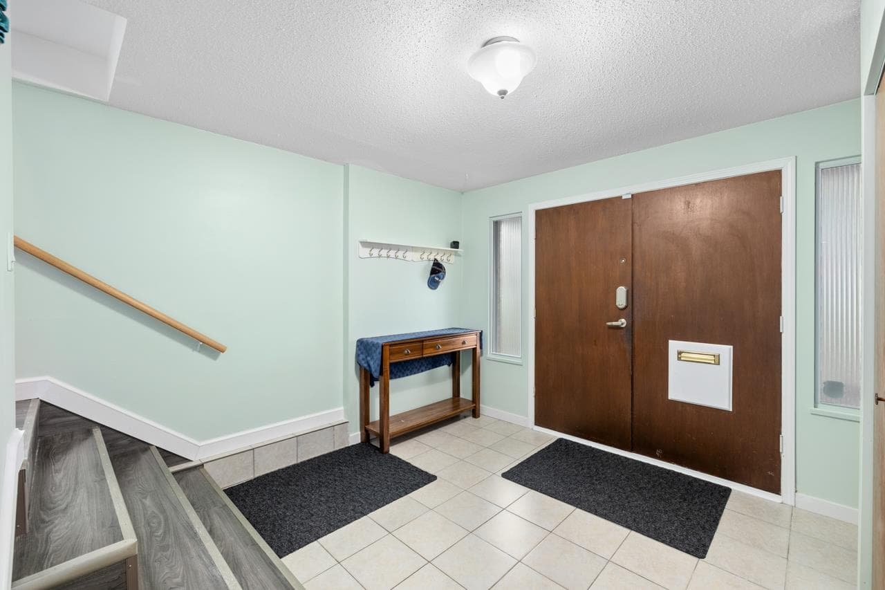 8225 18th Avenue, Burnaby, V3N 1K4 — photo 2