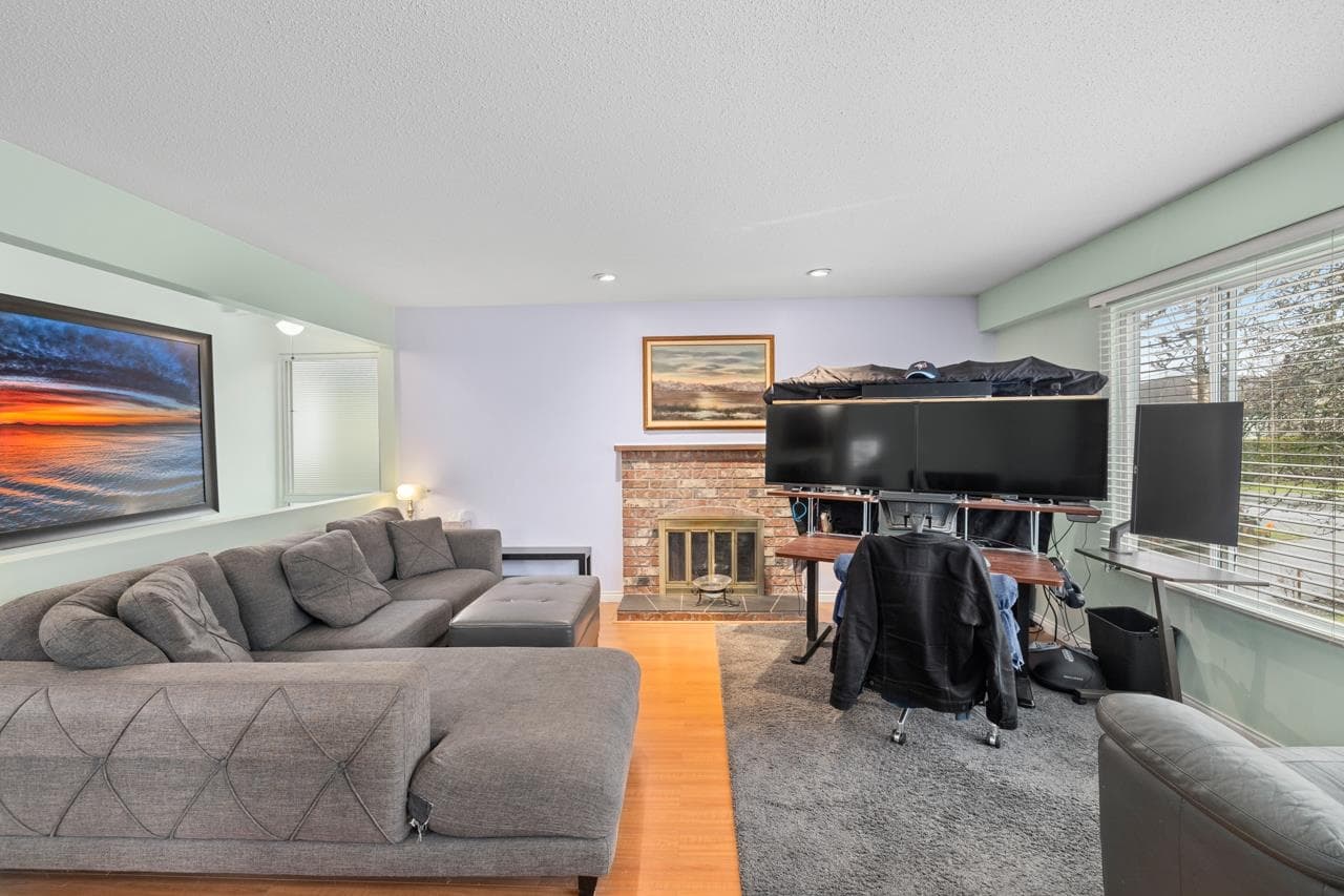 8225 18th Avenue, Burnaby, V3N 1K4 — photo 4