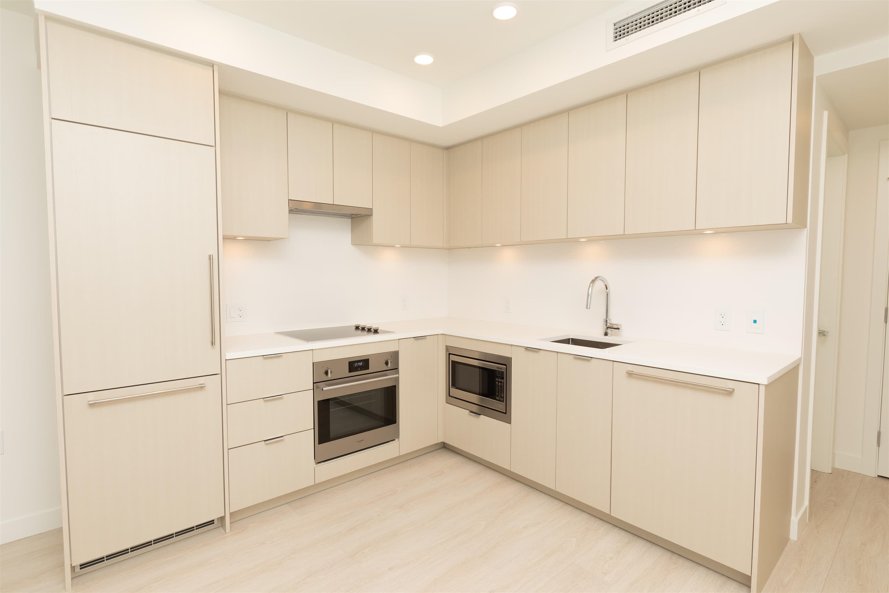 2206 - 13675 107a Avenue, Surrey, V3T 0X2 — photo 2