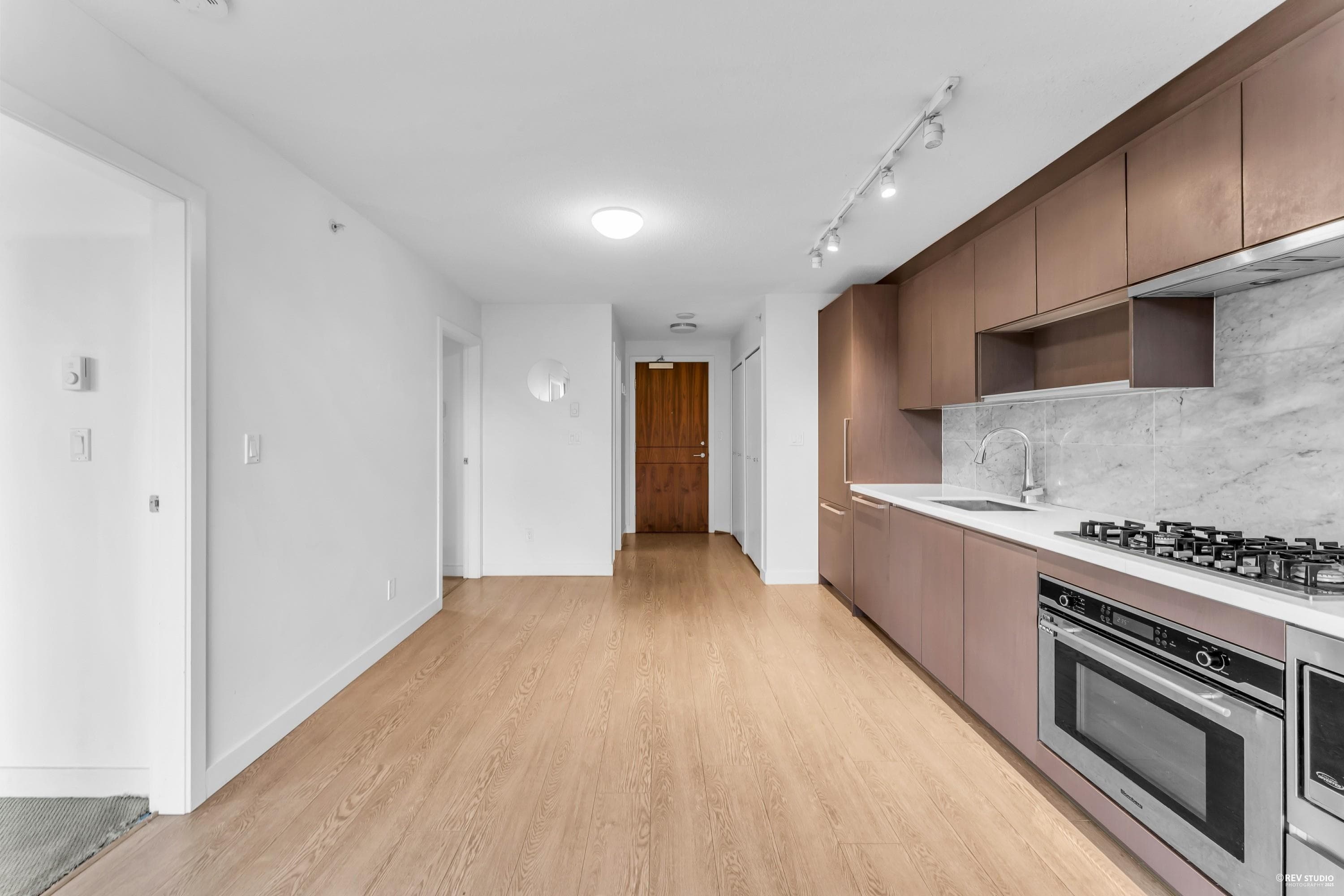 812 - 13750 100 Avenue, Surrey, V3T 0L3 — photo 3