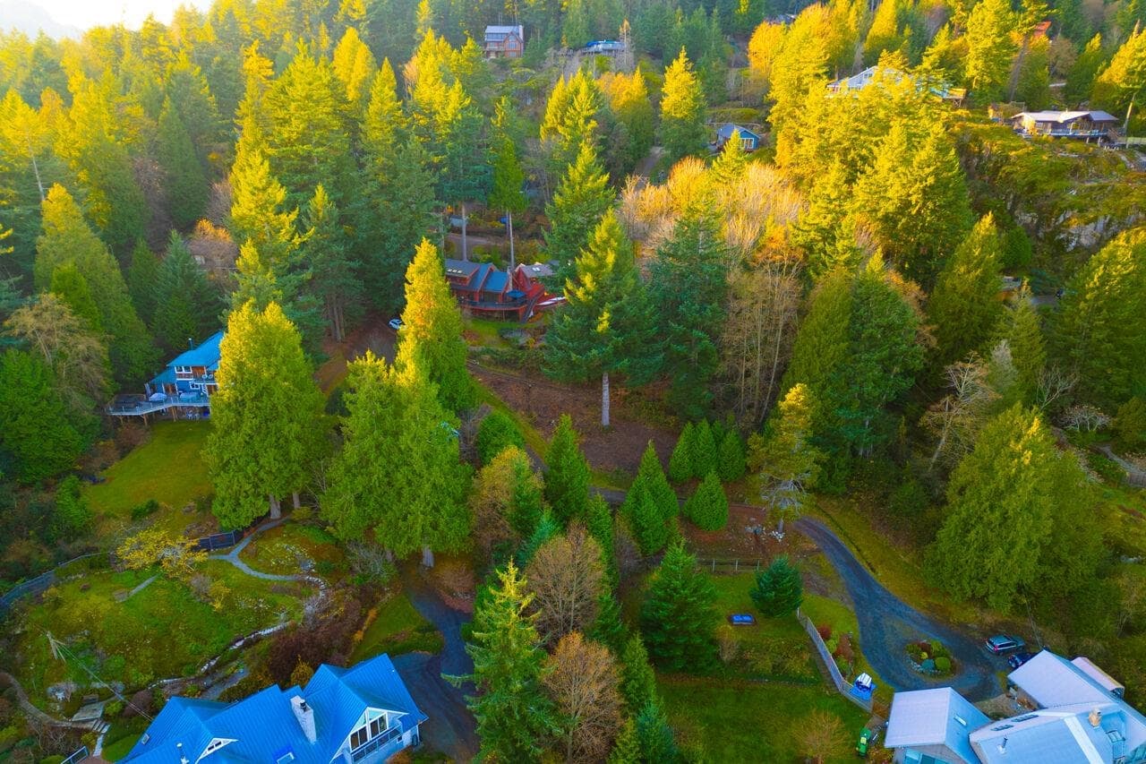 230 Moonwinks Drive, Bowen Island, V0N 1G1 — photo 2