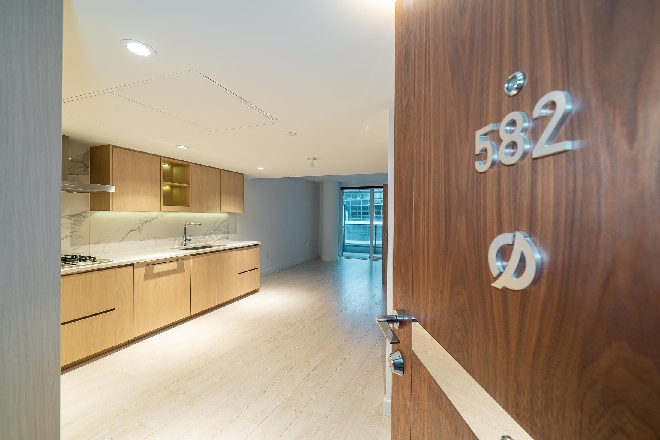 582 - 8608 Hazelbridge Way, Richmond, V6X 0W2 — photo 5