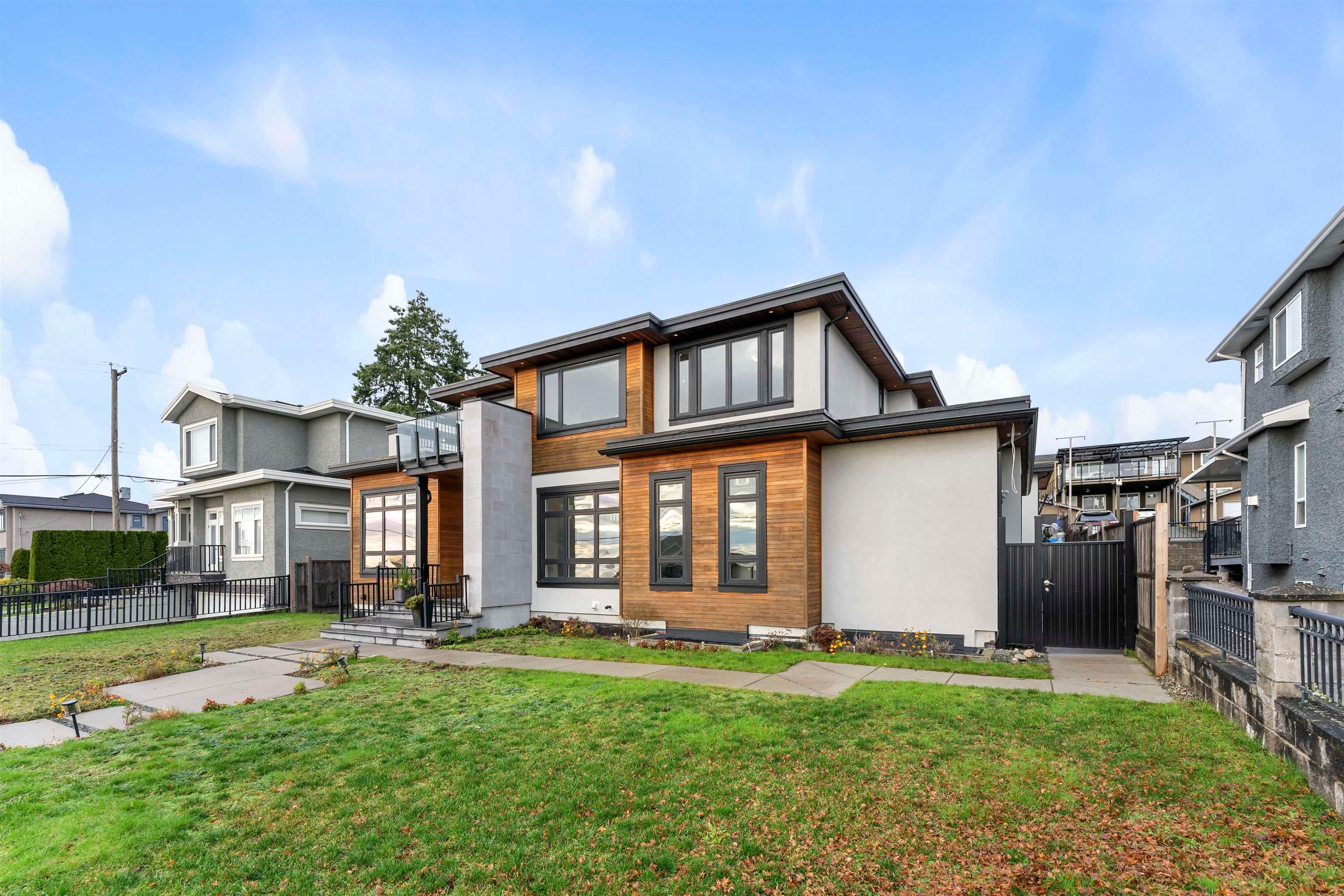 5619 Portland Street, Burnaby, V5J 2R7 — photo 2