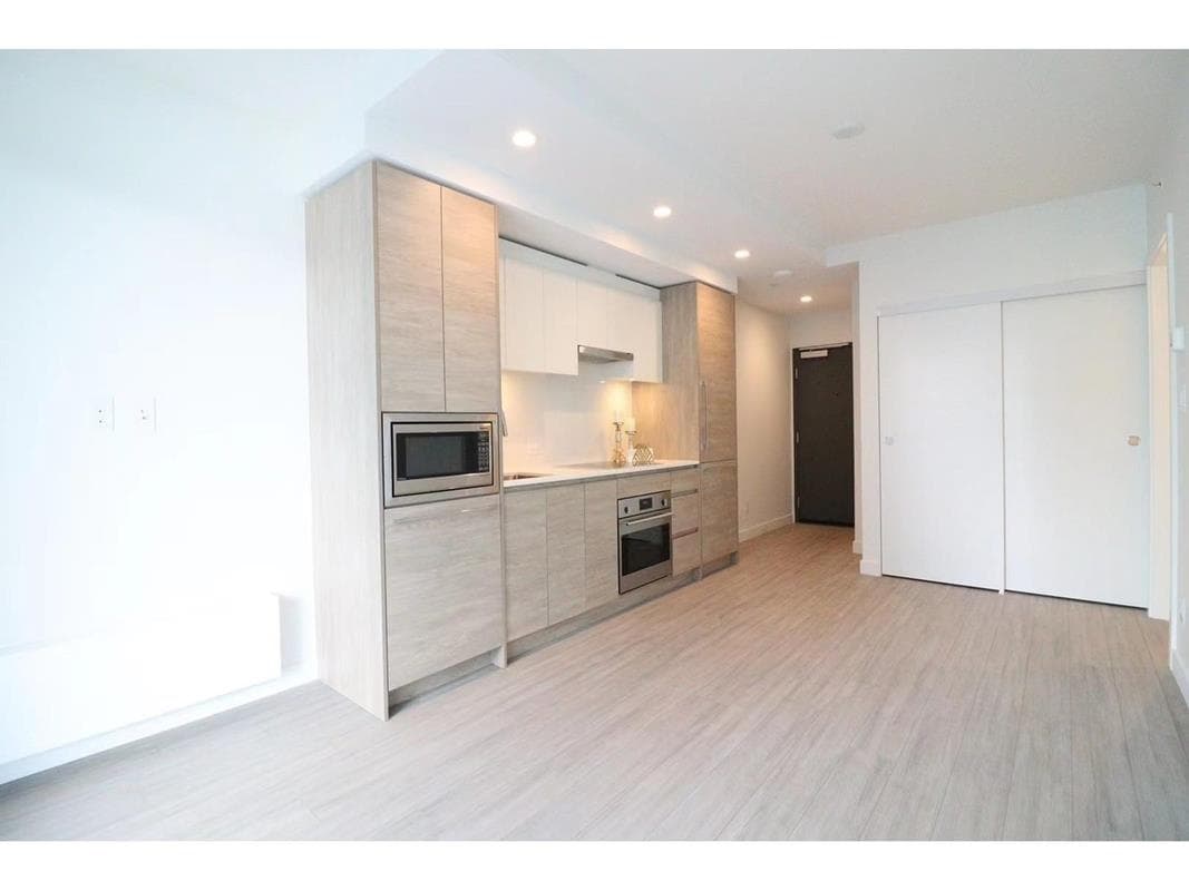1607 - 13615 Fraser Highway, Surrey