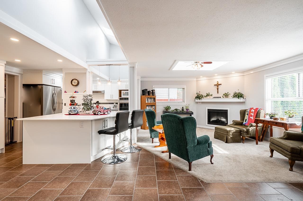 6064 Brooks Crescent, Surrey, V3S 7L1 — photo 4