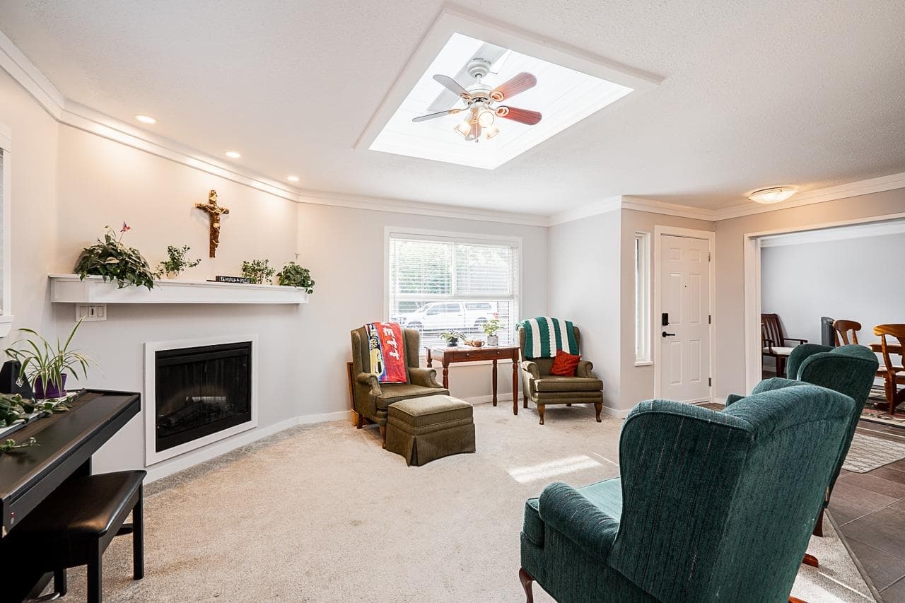 6064 Brooks Crescent, Surrey, V3S 7L1 — photo 3
