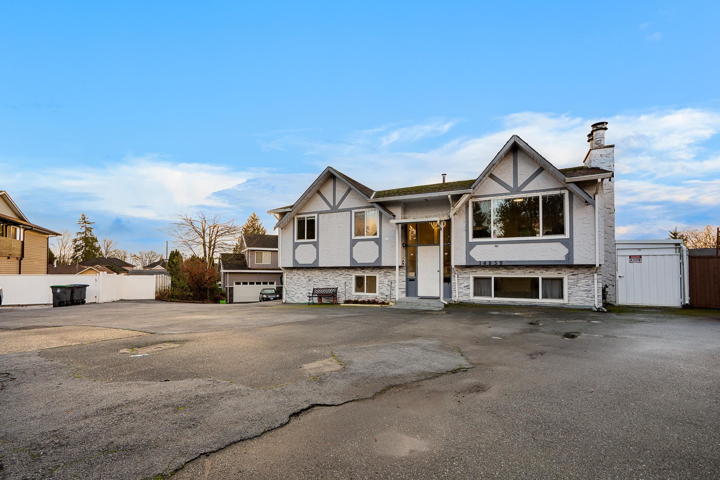 14858 88a Avenue, Surrey, V3R 7T3 — photo 2