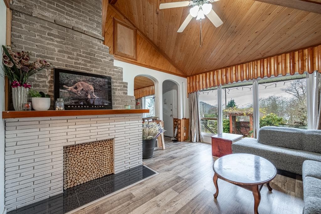 7288 Inlet Drive, Burnaby, V5A 1C4 — photo 3