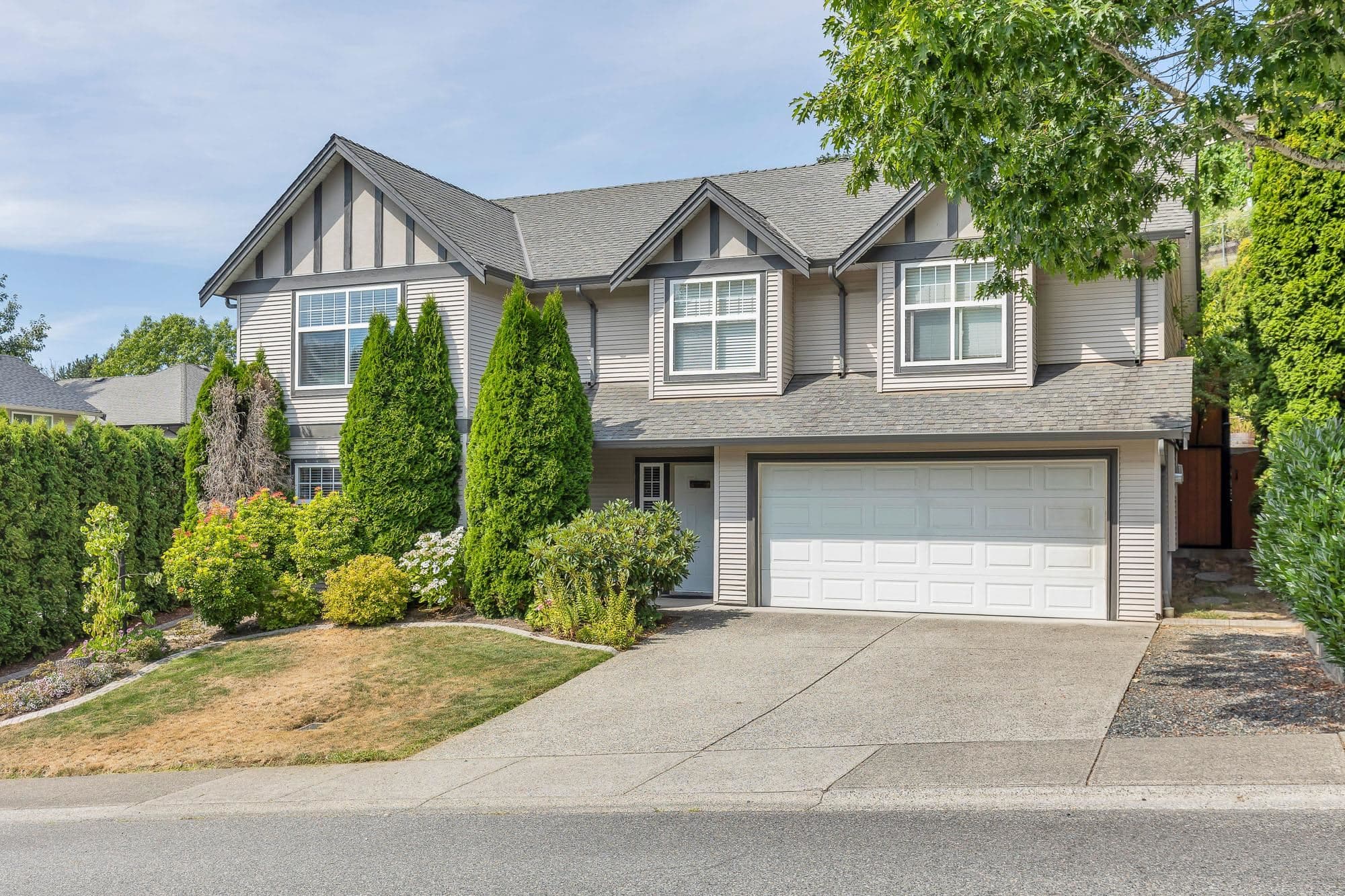 35479 Tweedsmuir Drive, Abbotsford, V3G 2X8 — photo 2