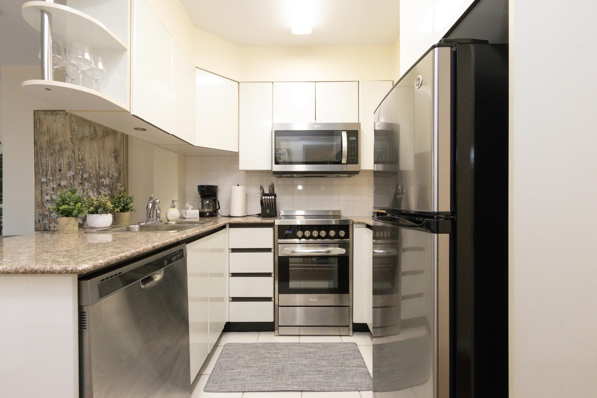 1501 - 1189 Howe Street, Vancouver, V6Z 2X4 — photo 3