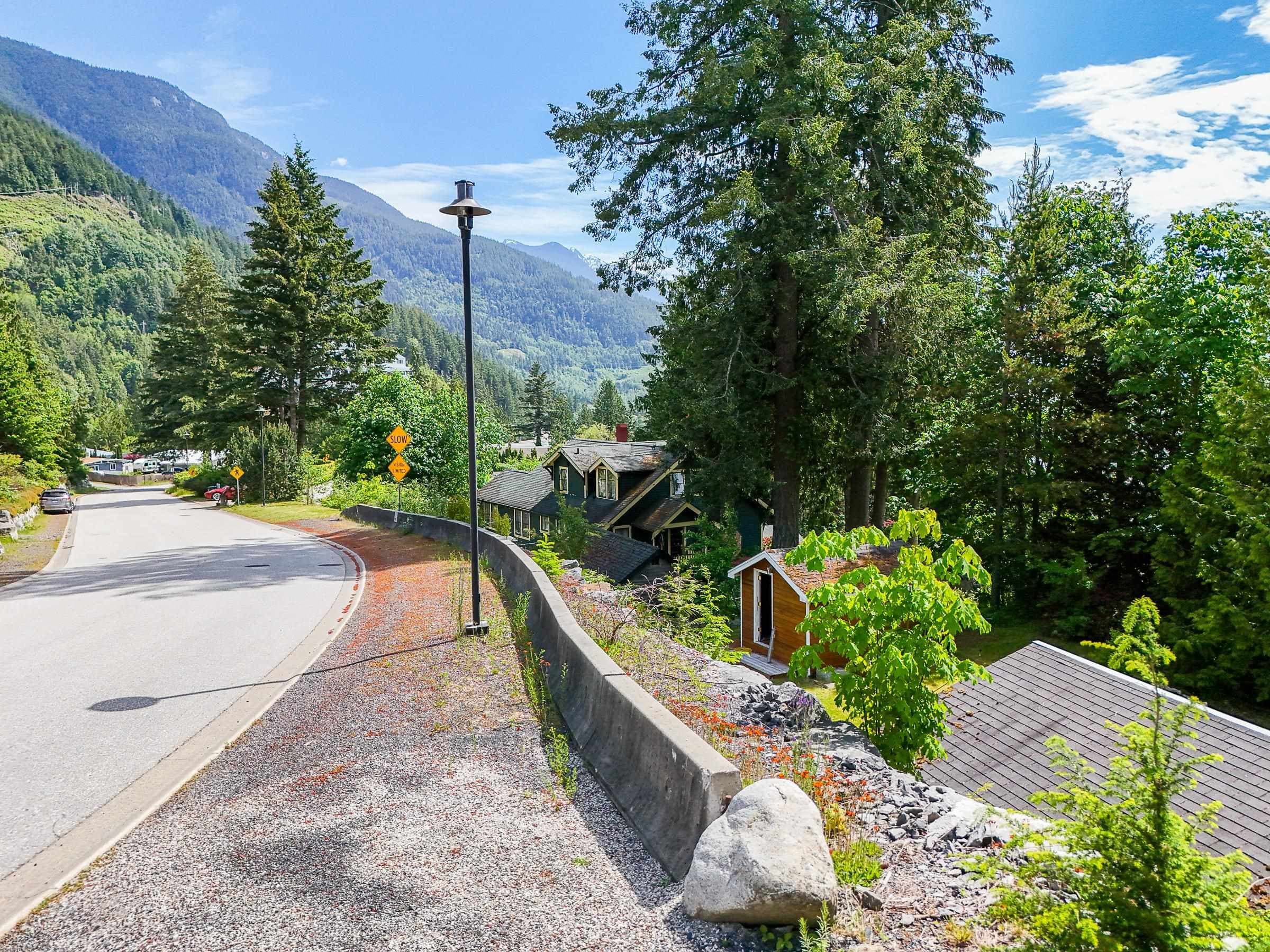 690 Shaughnessy Place, Squamish, V8B 1J1 — photo 4