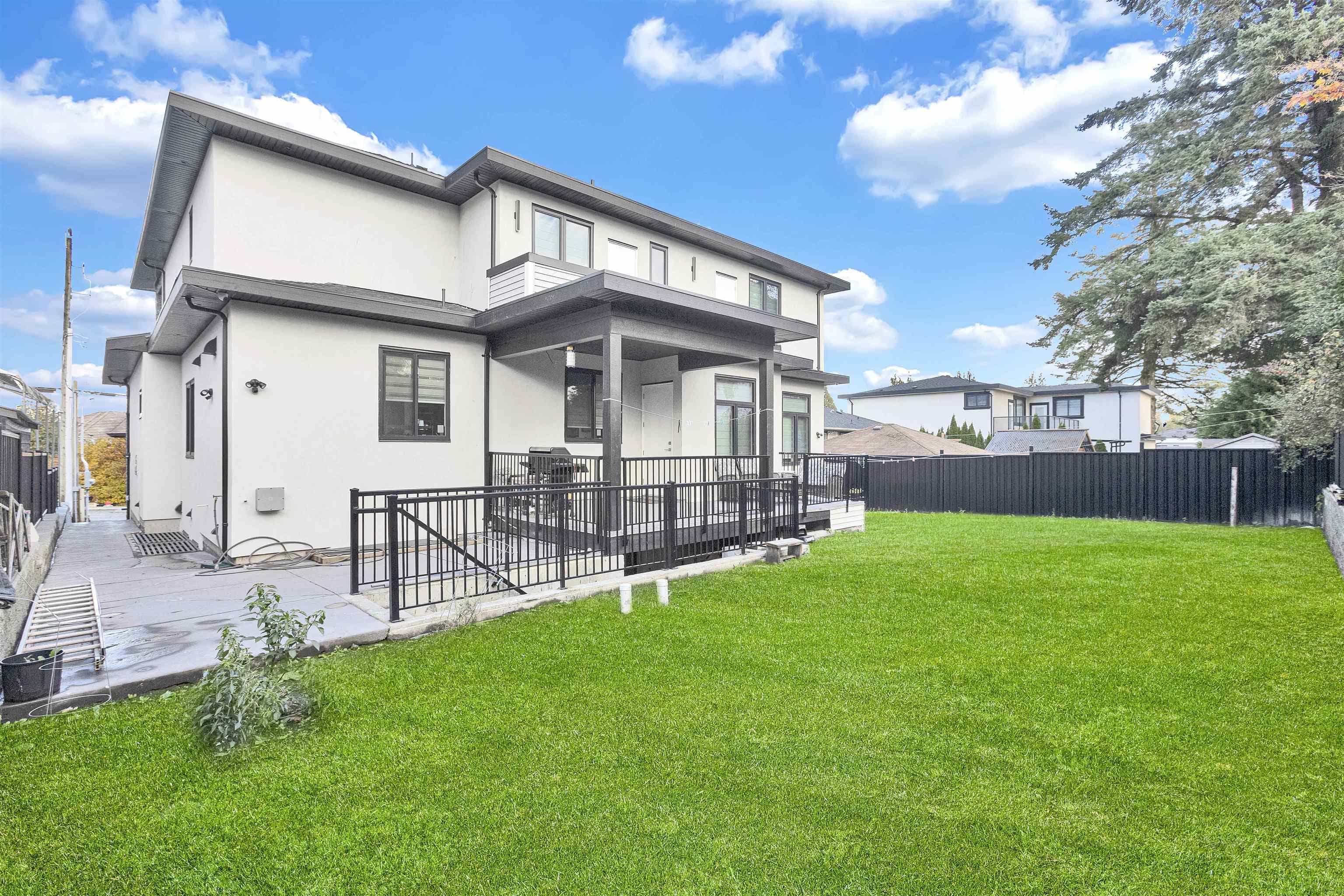 14714 111a Avenue, Surrey, V3R 2E1 — photo 4