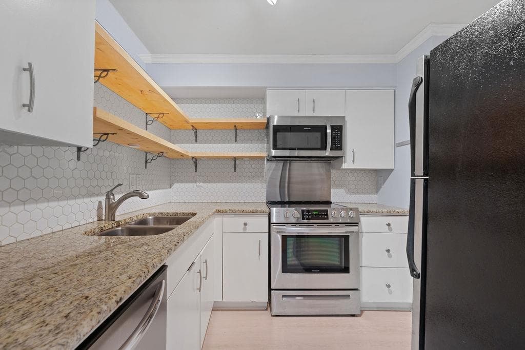 203 - 1665 Arbutus Street, Vancouver, V6J 3X3 — photo 2