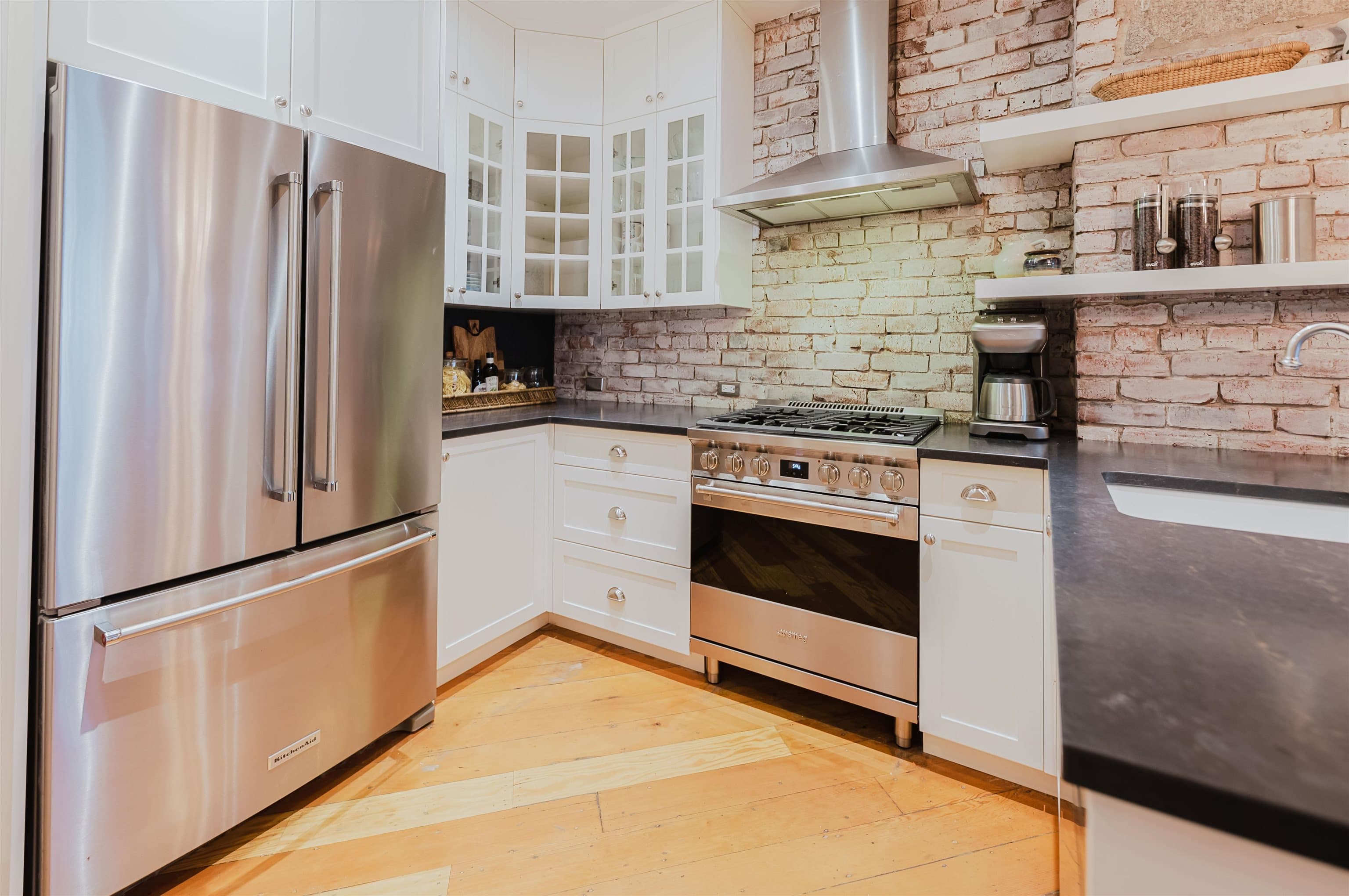 210 - 1178 Hamilton Street, Vancouver, V6B 2S2 — photo 2