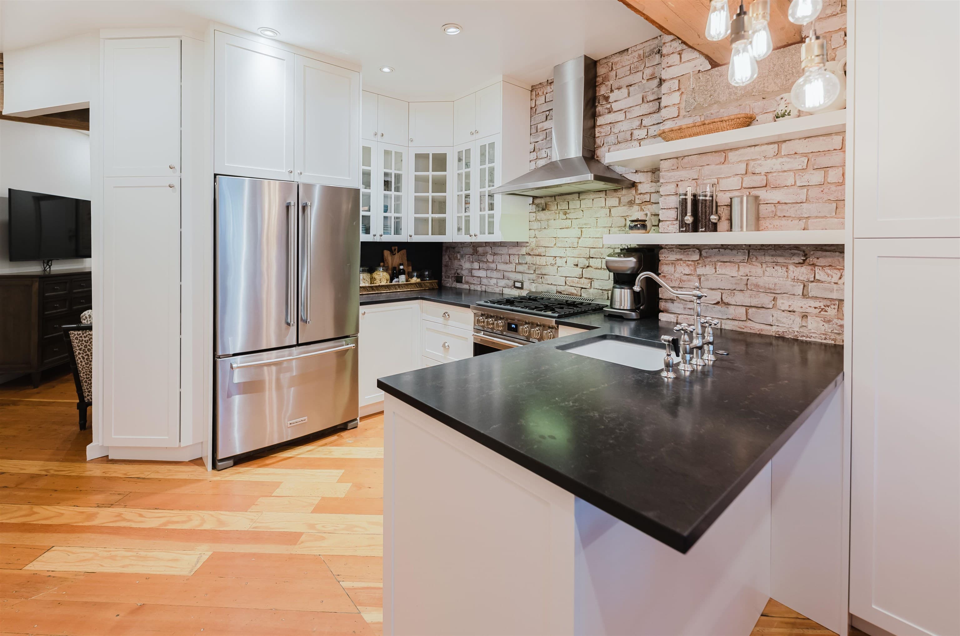 210 - 1178 Hamilton Street, Vancouver, V6B 2S2 — photo 3