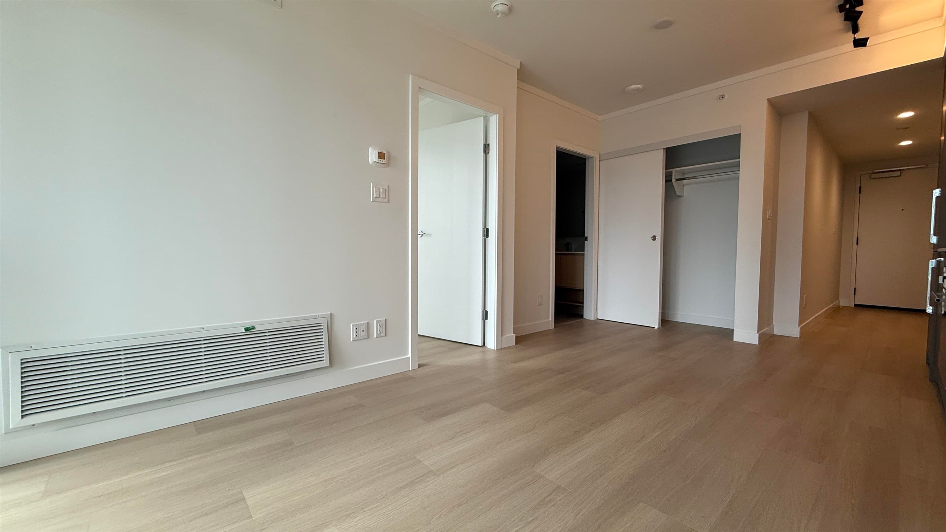 512 - 13725 George Junction, Surrey, V3T 4Y3 — photo 2