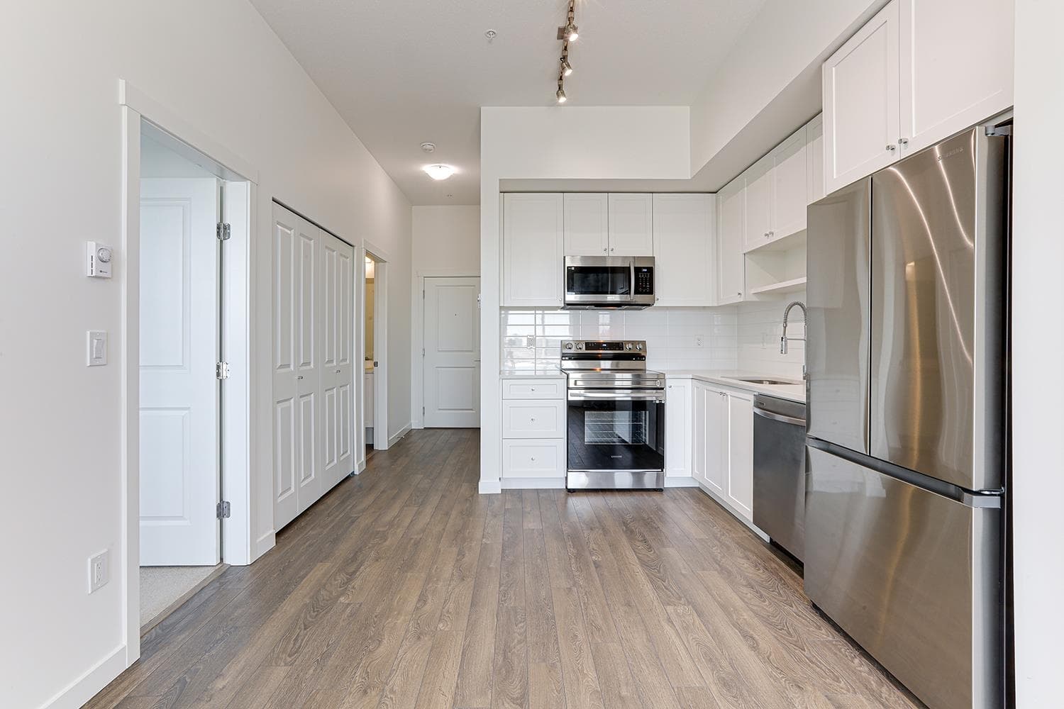 610 - 15858 Fraser Highway, Surrey, V4N 6X4 — photo 3