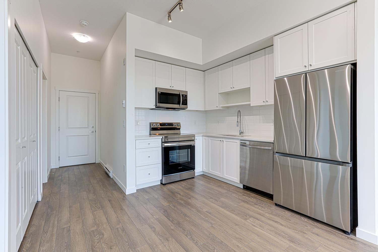 610 - 15858 Fraser Highway, Surrey, V4N 6X4 — photo 4