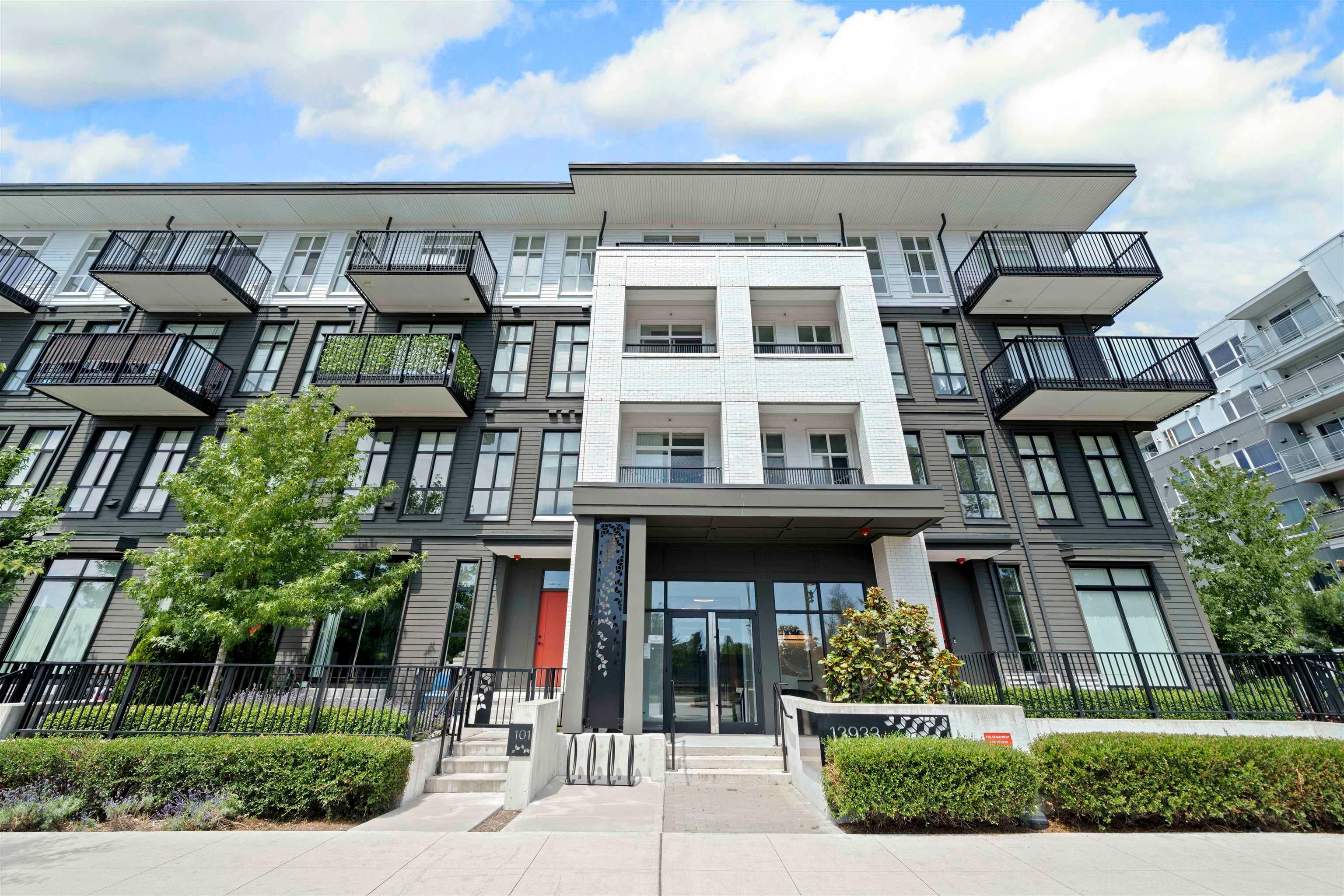 201 - 13933 105 Boulevard, Surrey