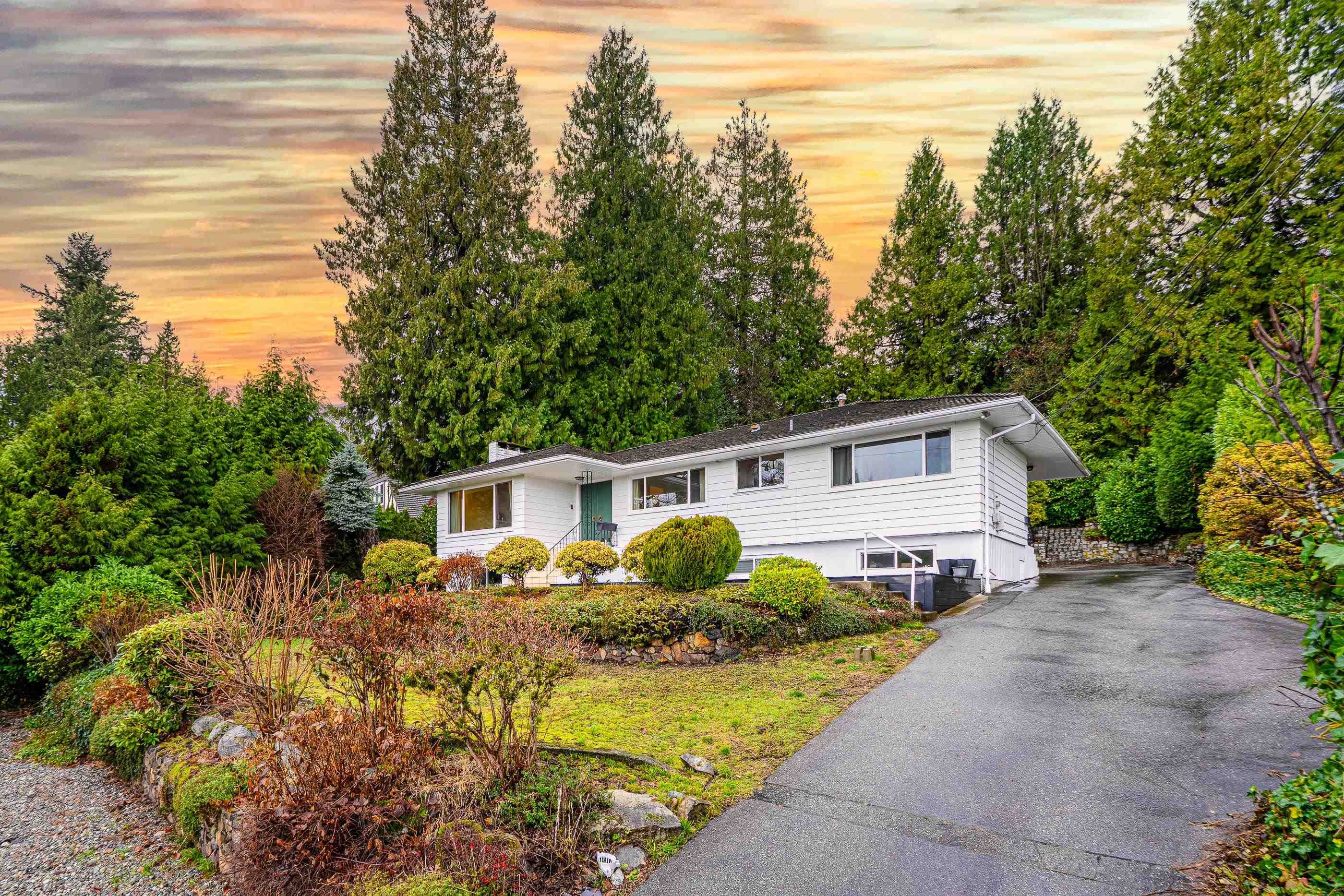1895 Rosebery Avenue, West Vancouver