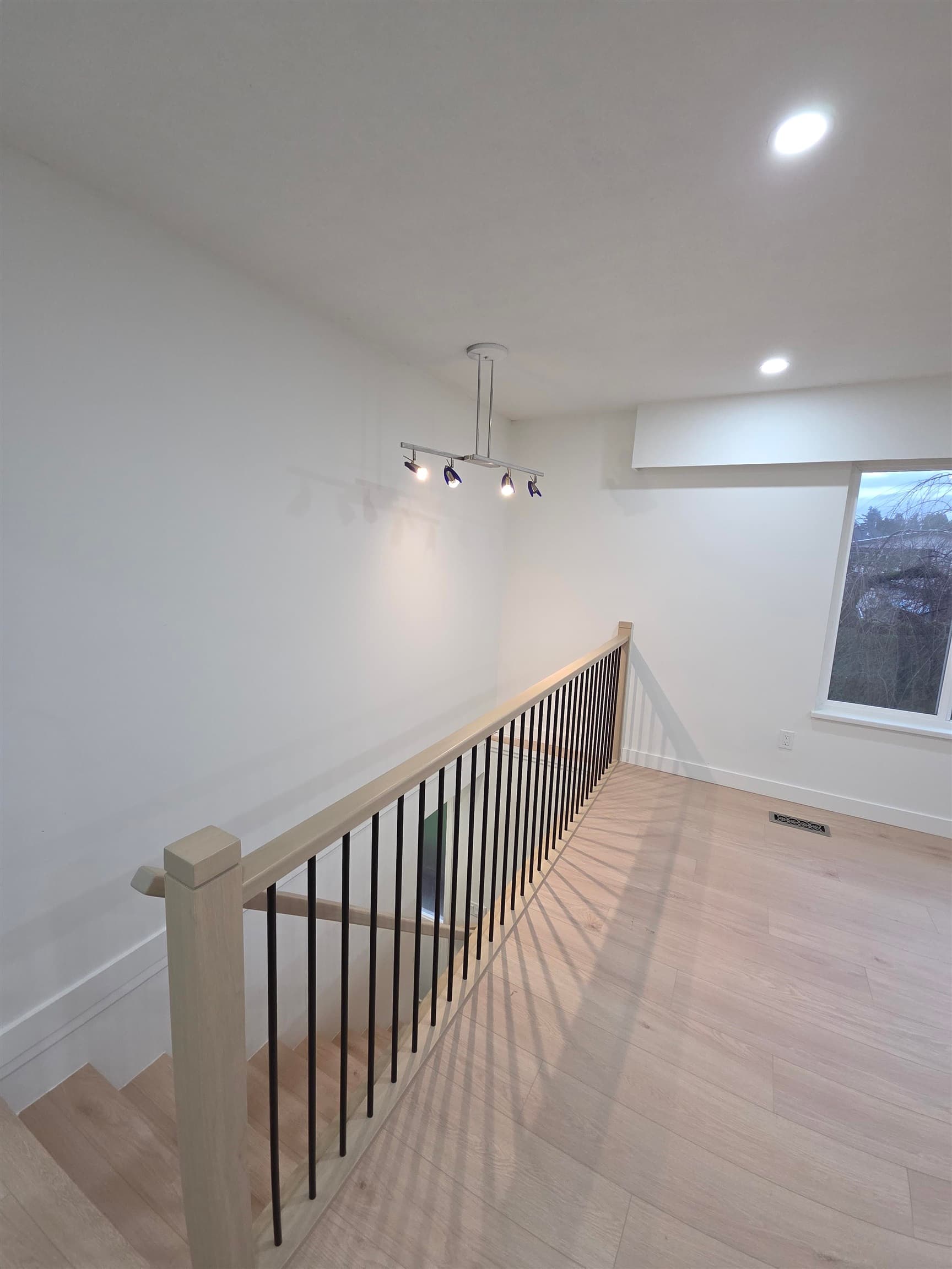 18138 59a Avenue, Surrey, V3S 4V5 — photo 3