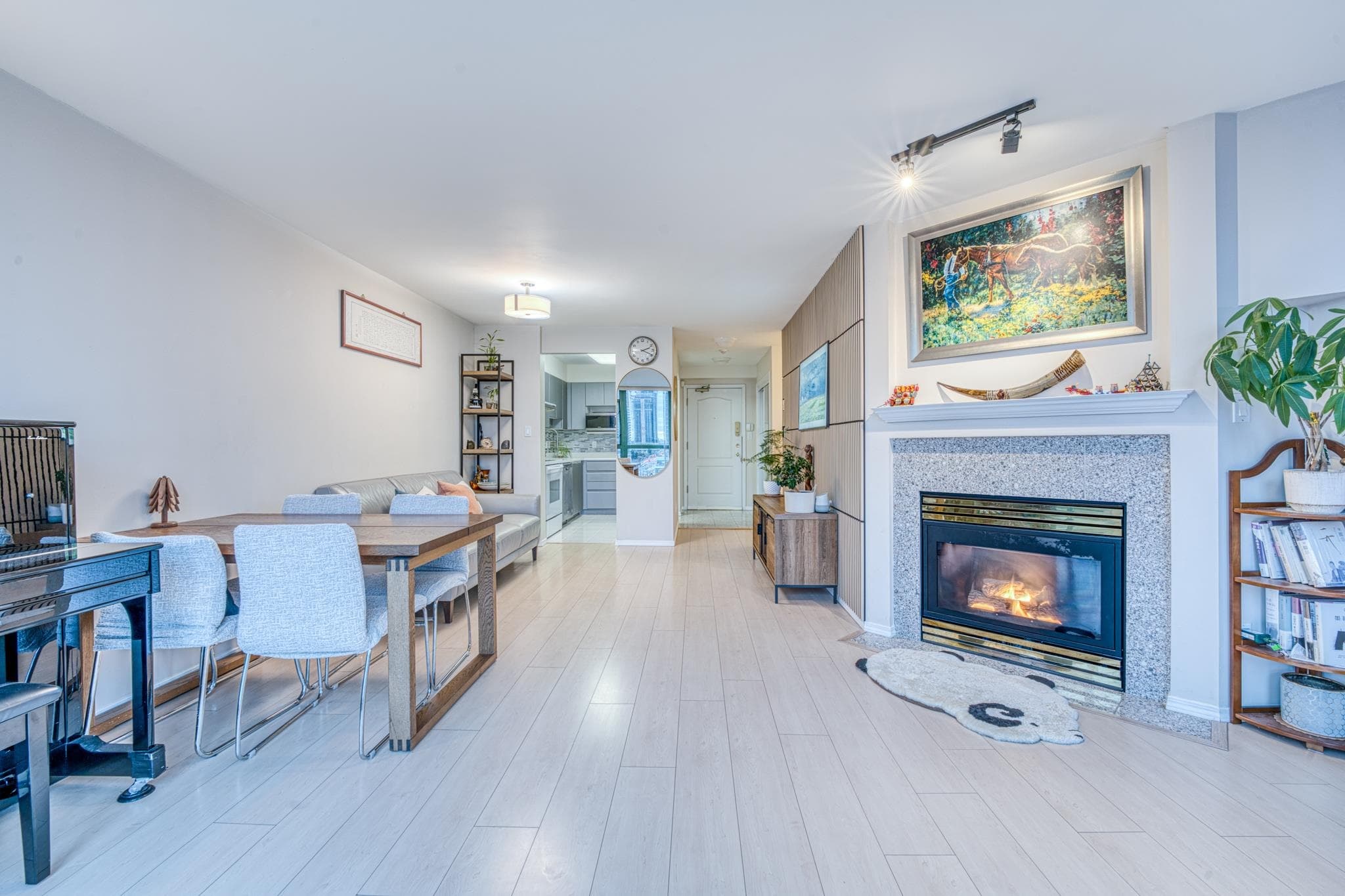 1102 - 5899 Wilson Avenue, Burnaby, V5H 4R9 — photo 4