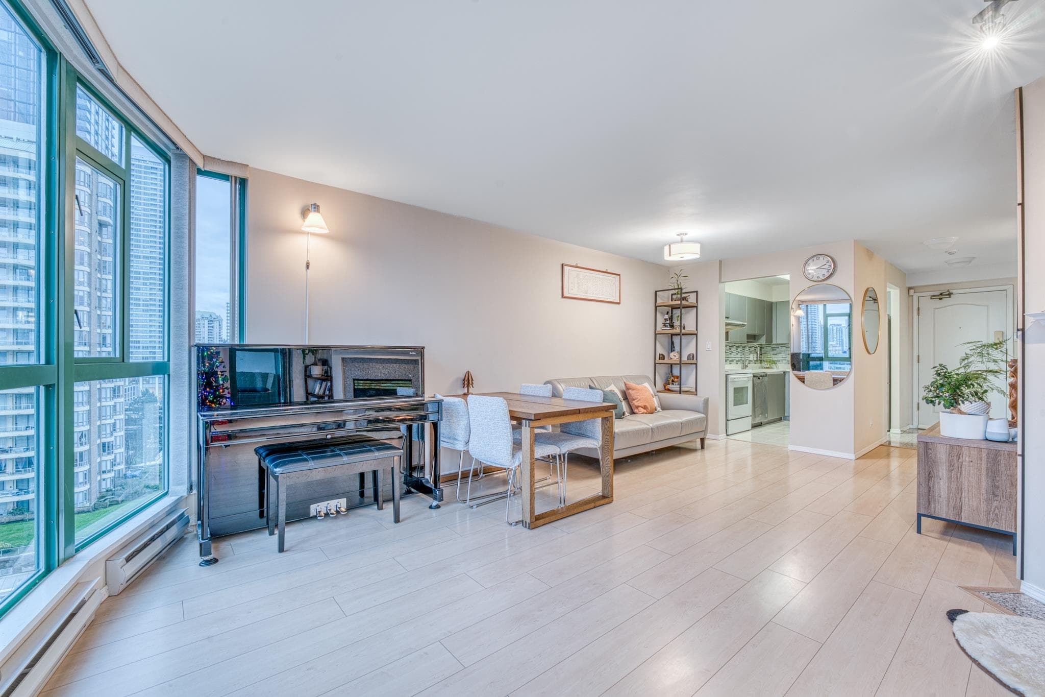 1102 - 5899 Wilson Avenue, Burnaby, V5H 4R9 — photo 3